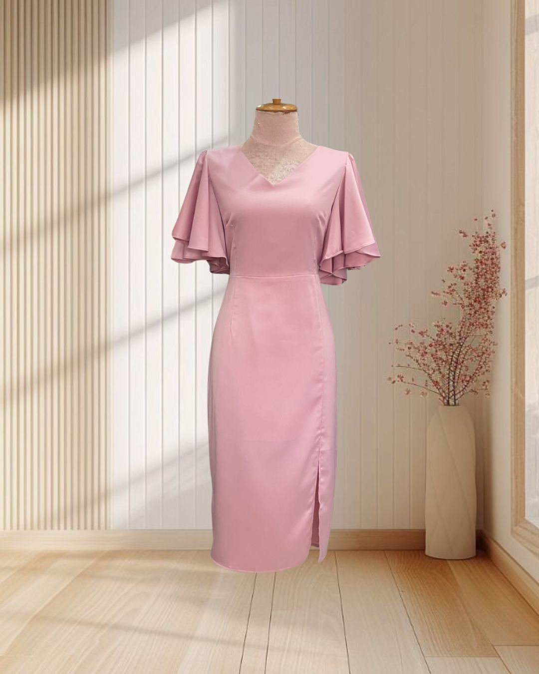 (PRE-LOVED) ราตรีสั้นสีชมพู คอวีแขนระบายผ้าเครปซาติน ไซส์ XL