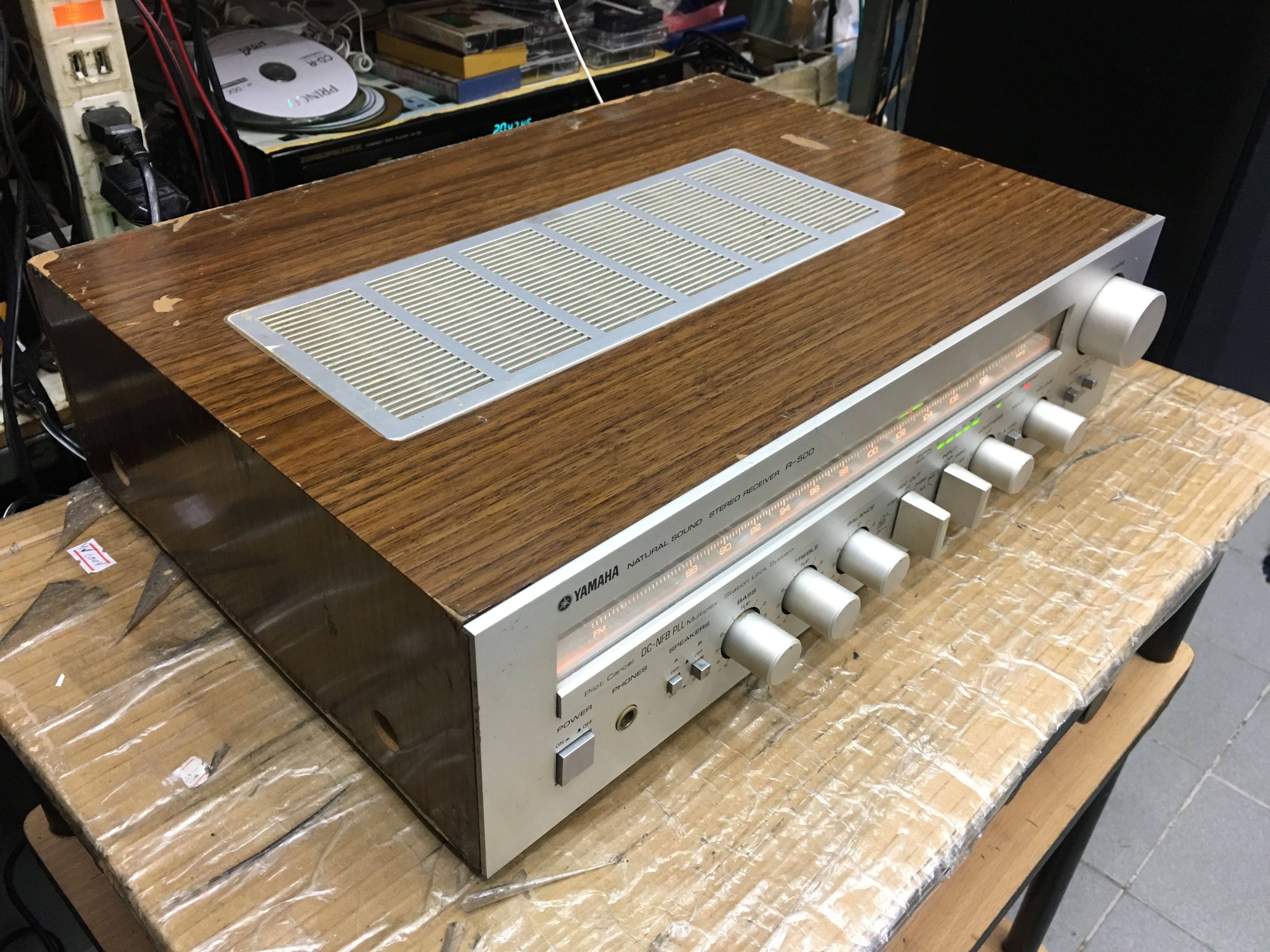 Yamaha R-500 AM/FM Stereo Receiver