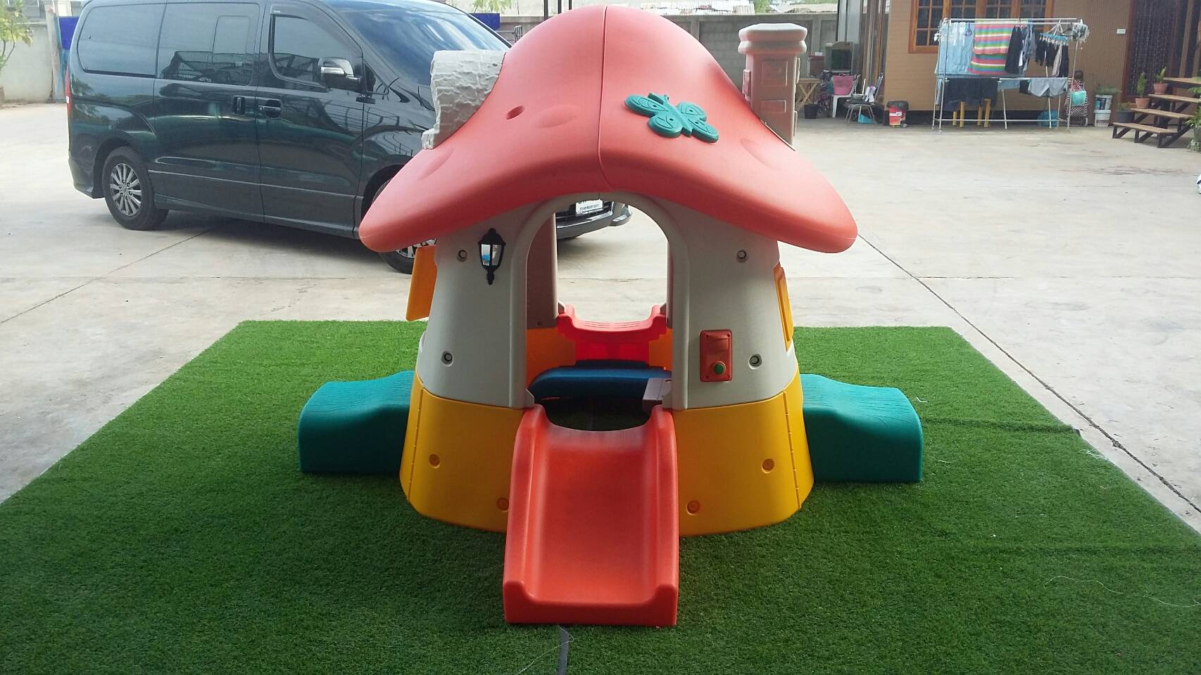 บ้านเห็ด บ้านของเล่นเด็ก รูปต้นเห็ดสีส้มสดใส