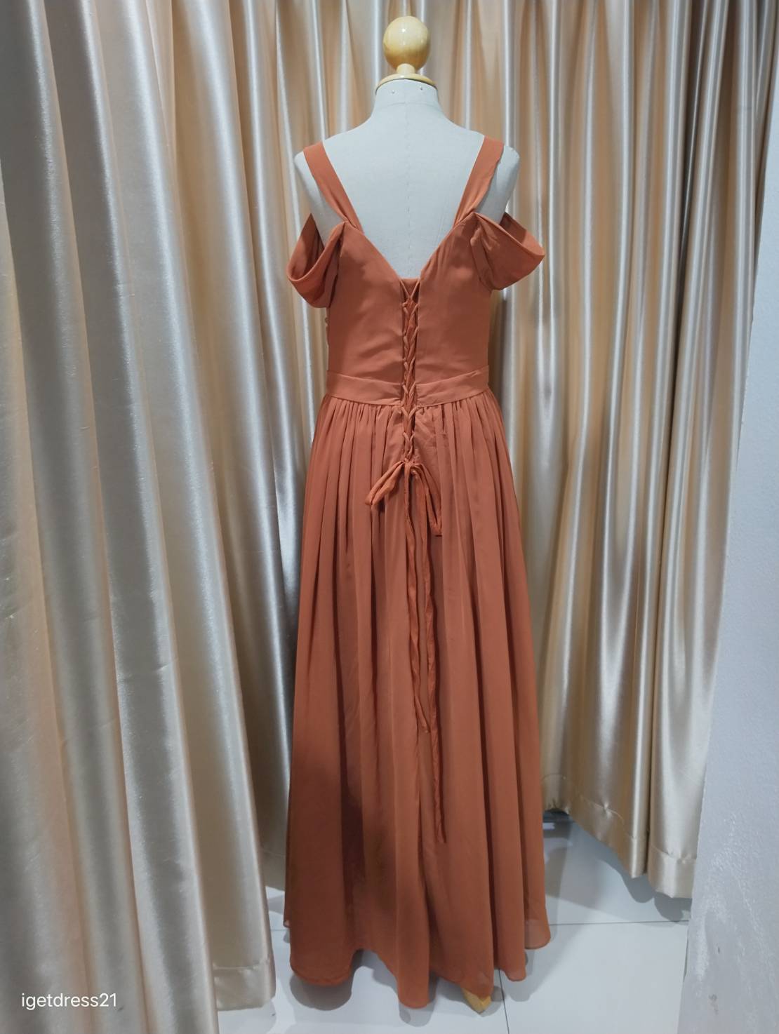 (PRE-LOVED) ชุดาตรียาวชีฟองสานหลังสีส้ม F