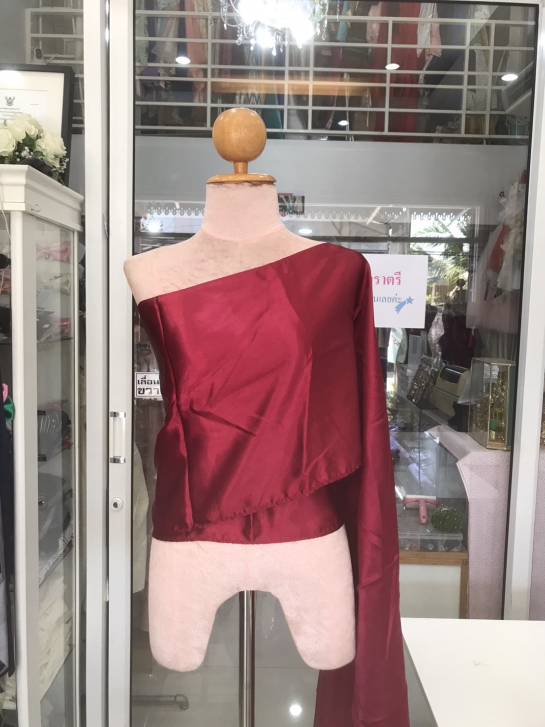 สไบเรียบสีแดง