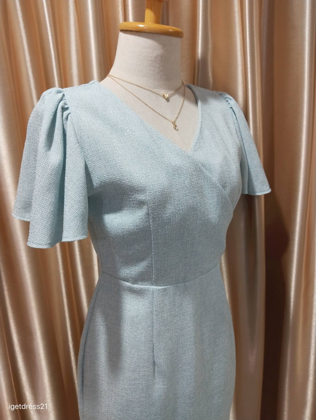 (PRE-LOVED) ชุดราตรีสั้นคอวีป้ายแขนระบายกระโปรงทรงสอบS