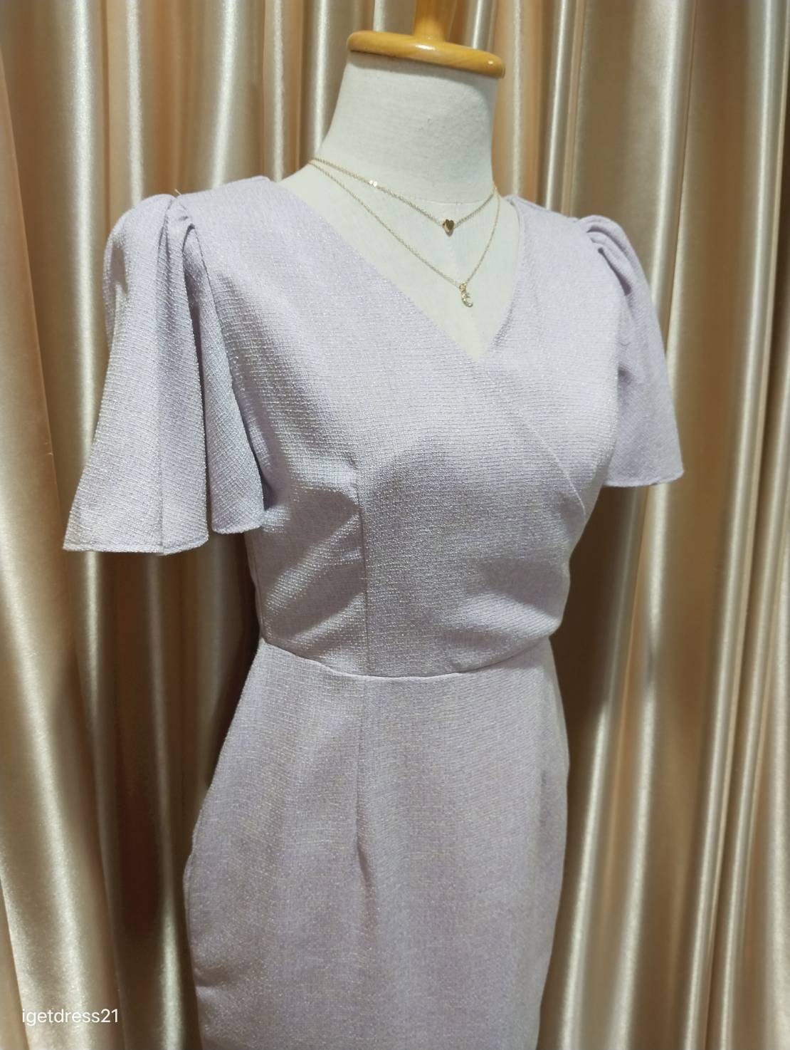 (PRE-LOVED) ชุดราตรีสั้นคอวีป้ายแขนระบายกระโปรงทรงสอบS