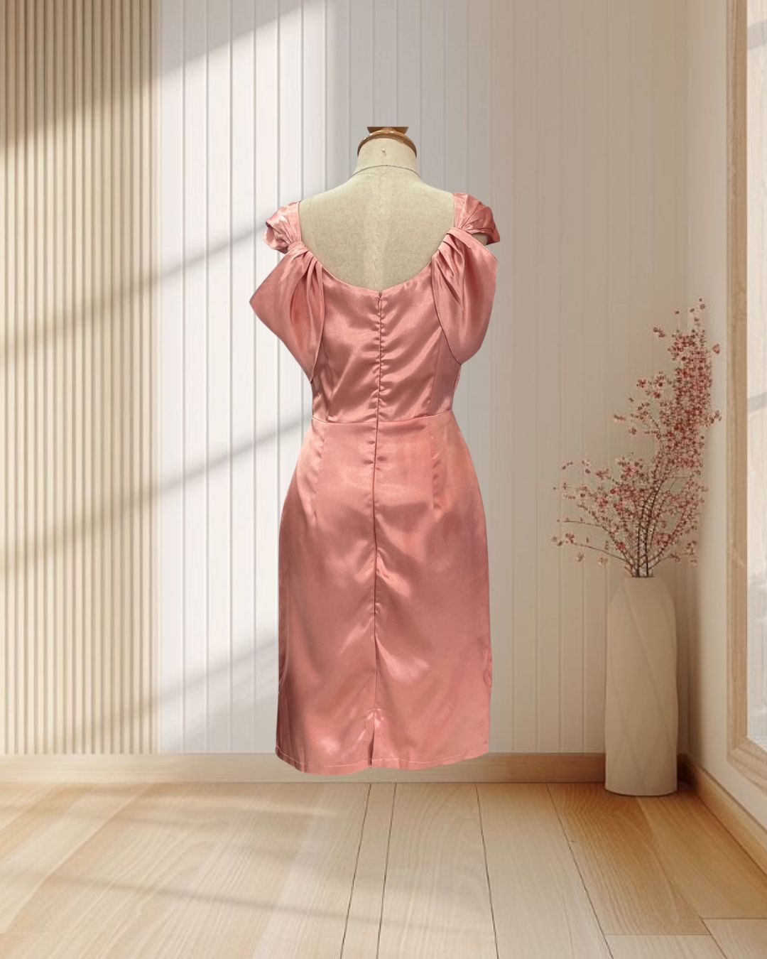 (PRE-LOVED) ราตรีสั้นสีโอรส สายเดี่ยวใหญ่โอบแขน ผ้าเงา ไซส์ M