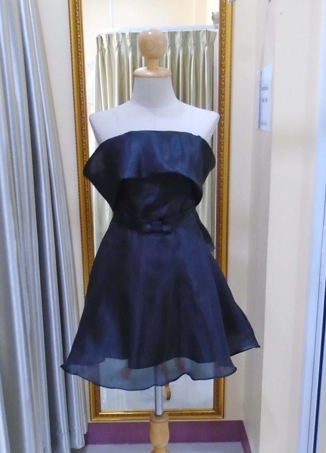 (PRE-LOVED) ราตรีสั้นสีดำปาดไหล่ ผ้าแก้วนิ่ม(ฟรีไซส์)