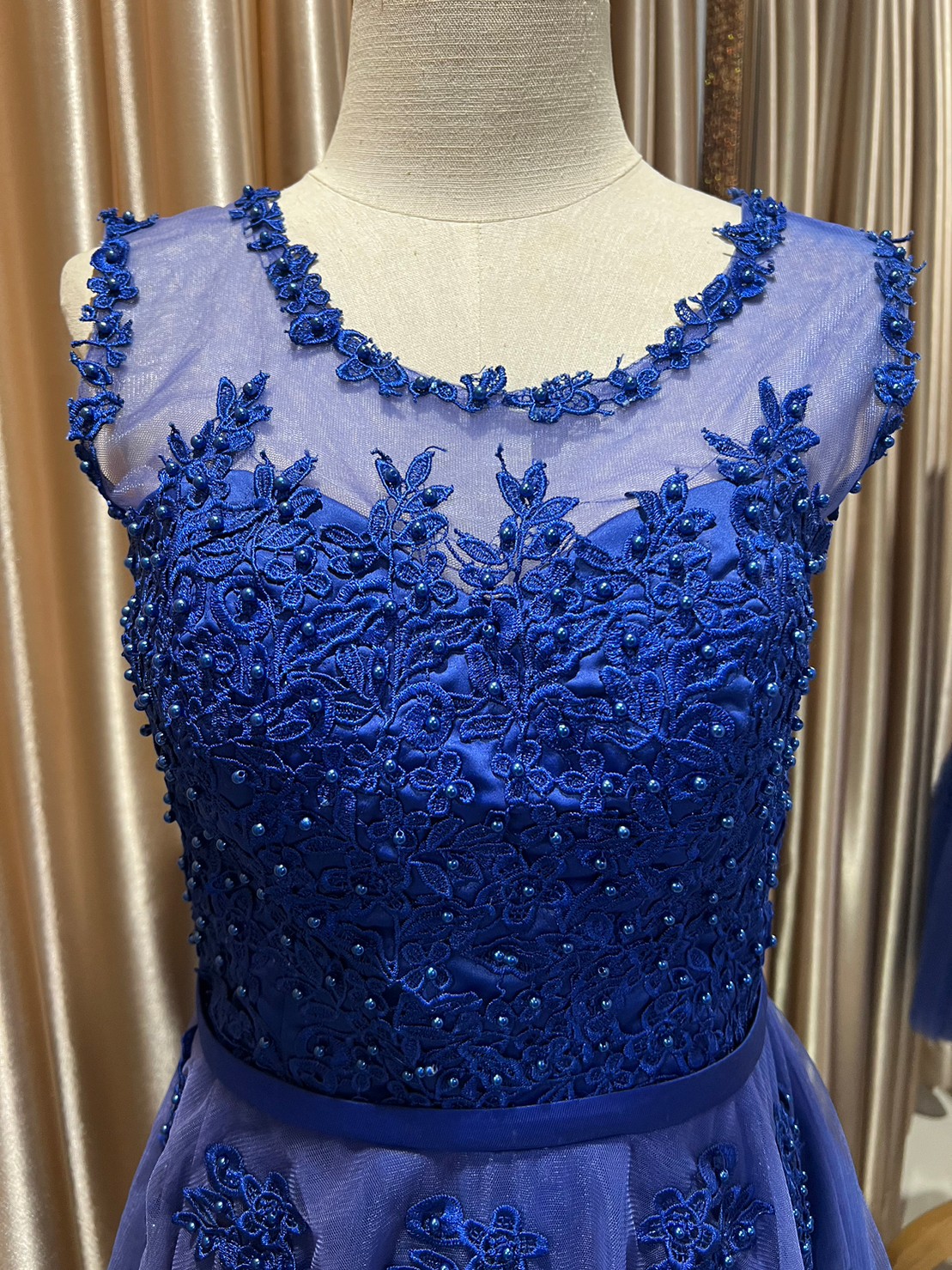 (PRE-LOVED) ราตรีสั้นอกซีทรูแต่งลูกไม้ S