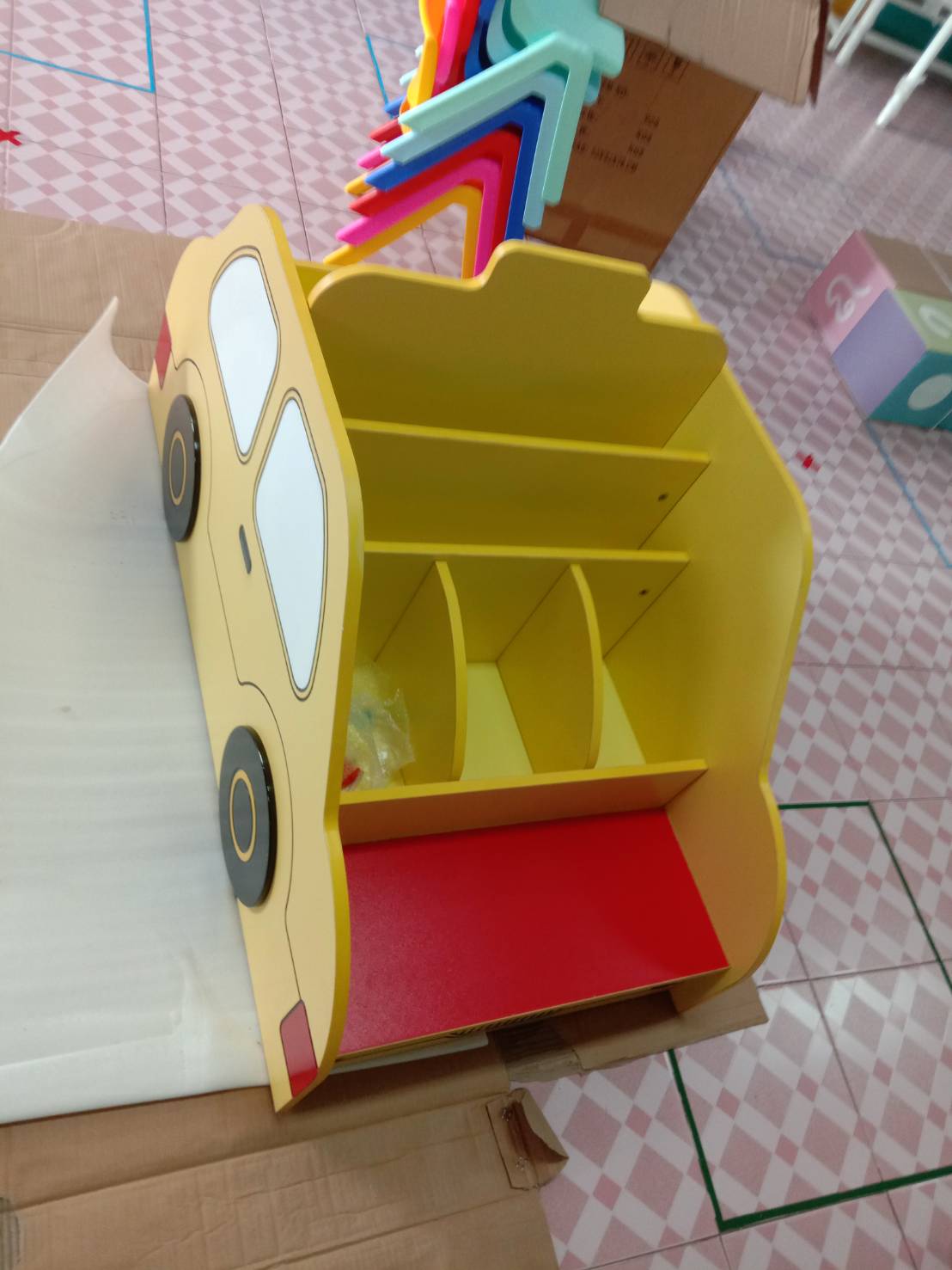 ชั้นวางหนังสือรถแท็กซี่ ชั้นวางของรูปรถ