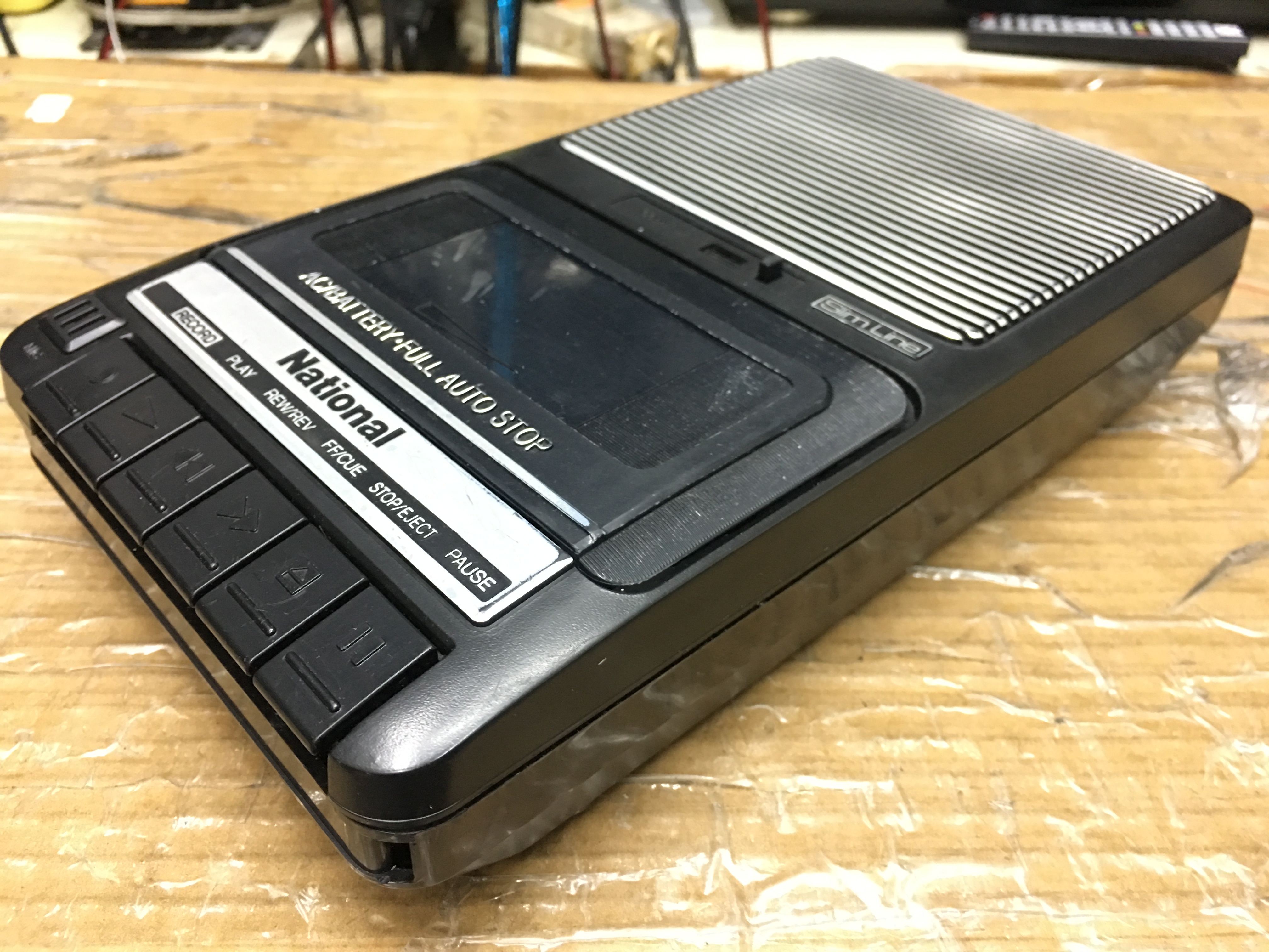เครื่องเล่นเทปพกพา National RQ2102 Cassette Recorder