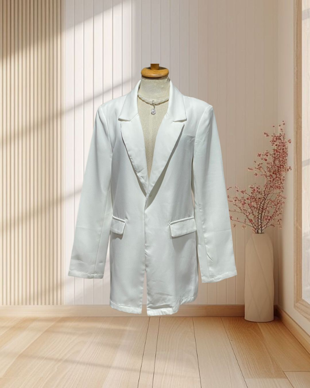 (PRE-LOVED) เสื้อสูทผู้หญิงสีขาว ไซส์ L