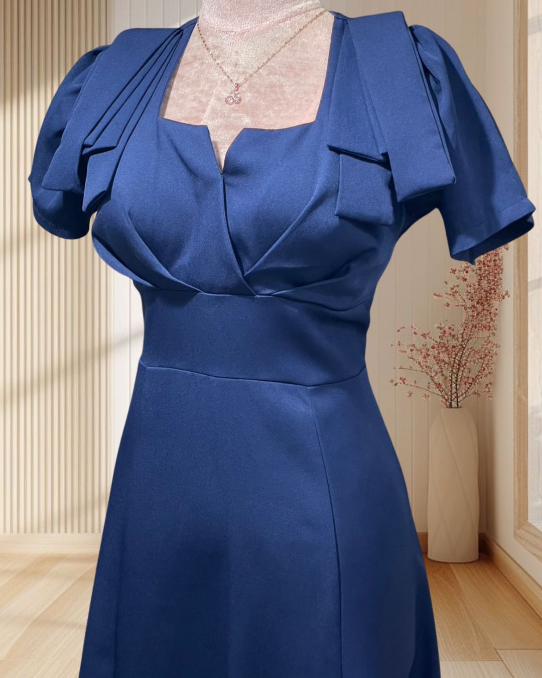 (PRE-LOVED) ราตรีสั้นสีกรม แขนตุ๊กตาผูกโบว์ เสริมฟองน้ำ ไซส์ L