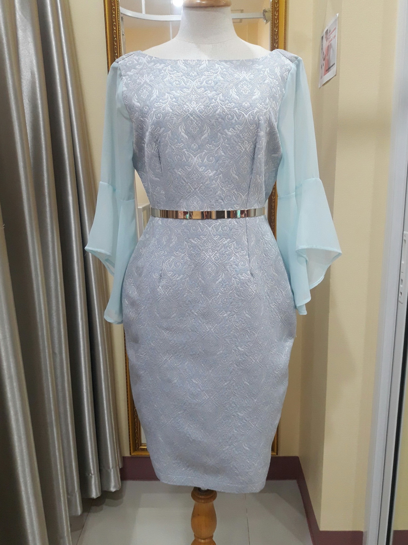ชุดราตรีสั้นสีฟ้าแขนยาวผ้าลายไทย (XL)