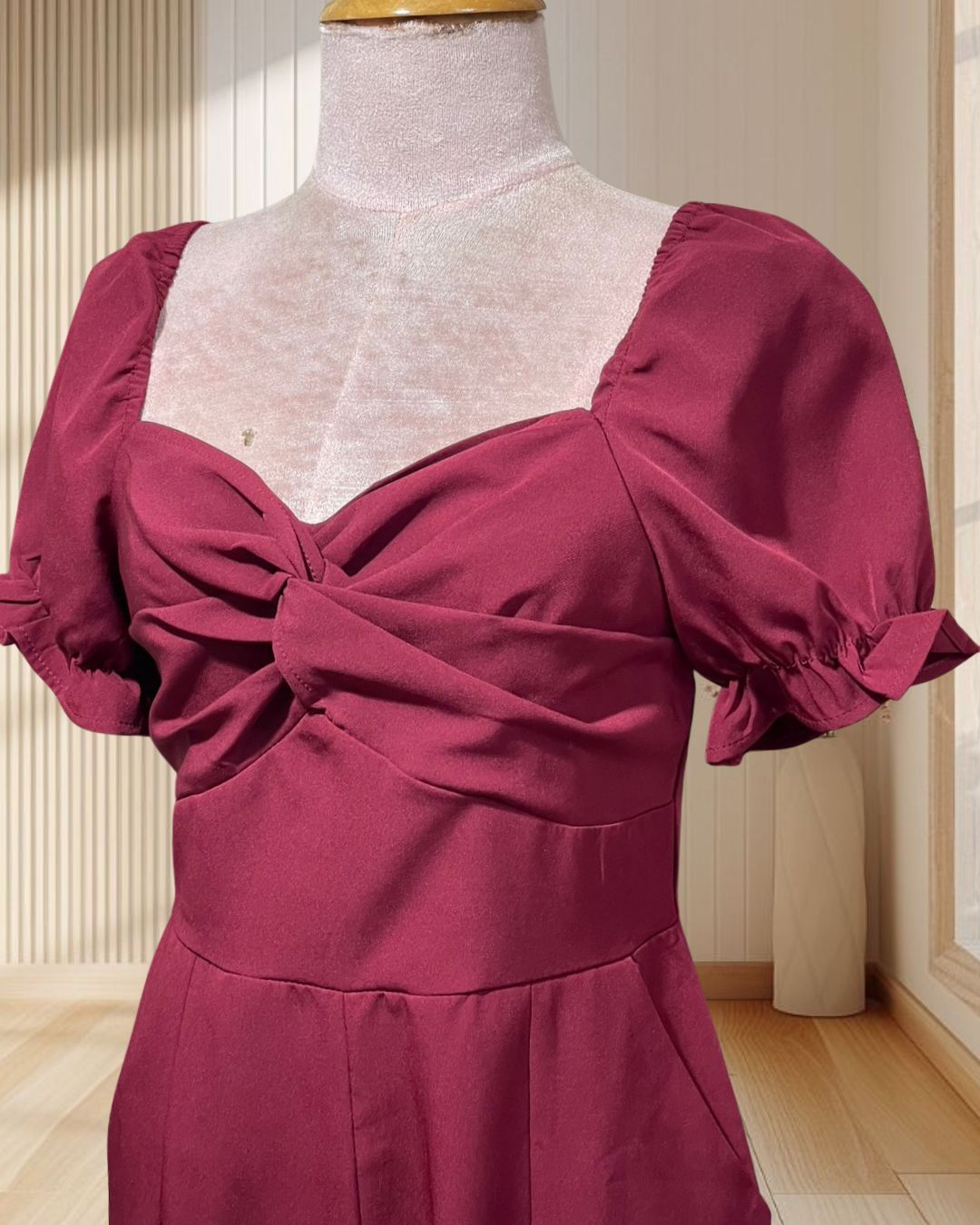 (PRE-LOVED) จั๊มพ์สูทสีแดง แขนตุ๊กตา อกไขว์ ไซส์ M