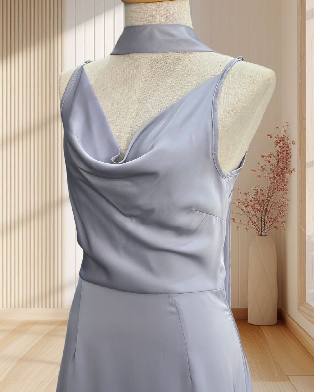 ราตรียาว สีเทา สายเดี่ยวคอถ่วง ผ้าทิ้งตัว พร้อมผ้าพันคอ ไซส์ L