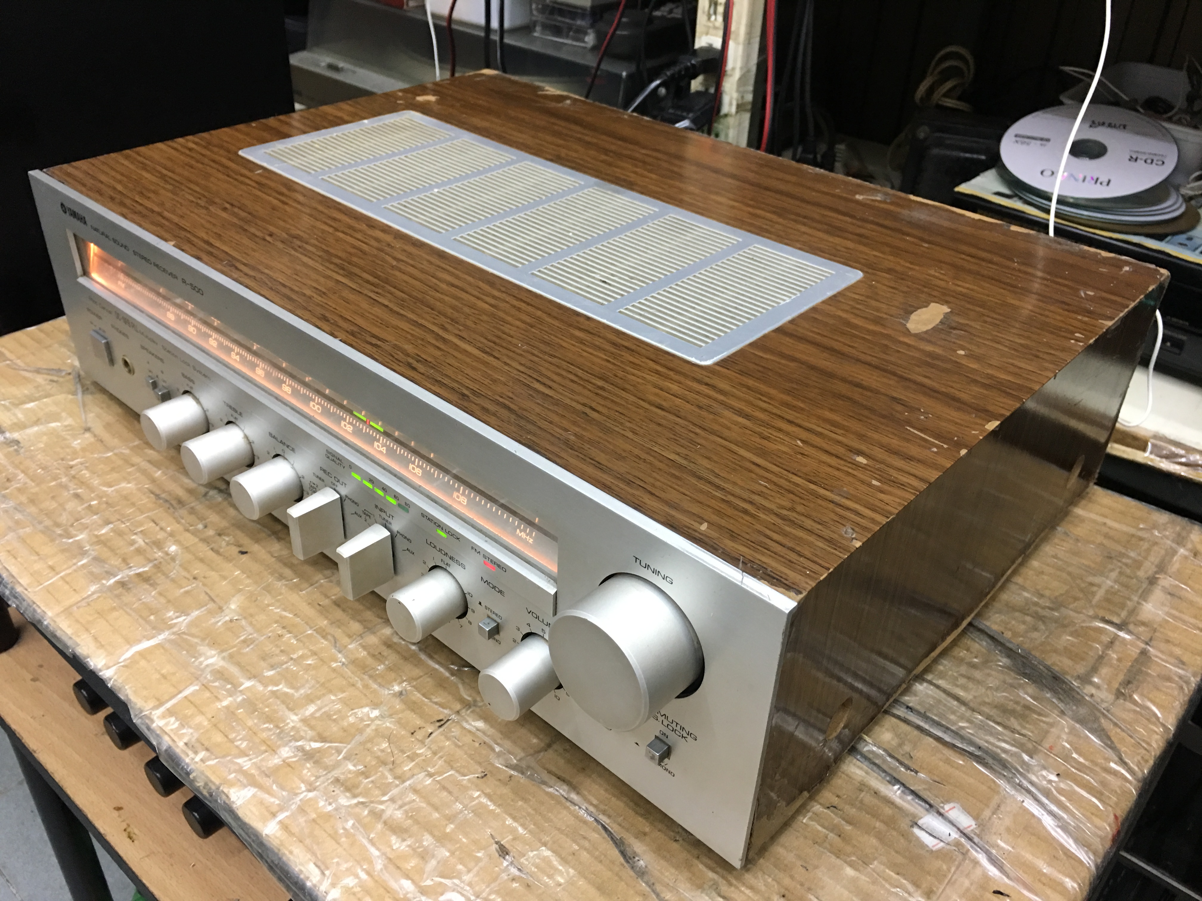 Yamaha R-500 AM/FM Stereo Receiver