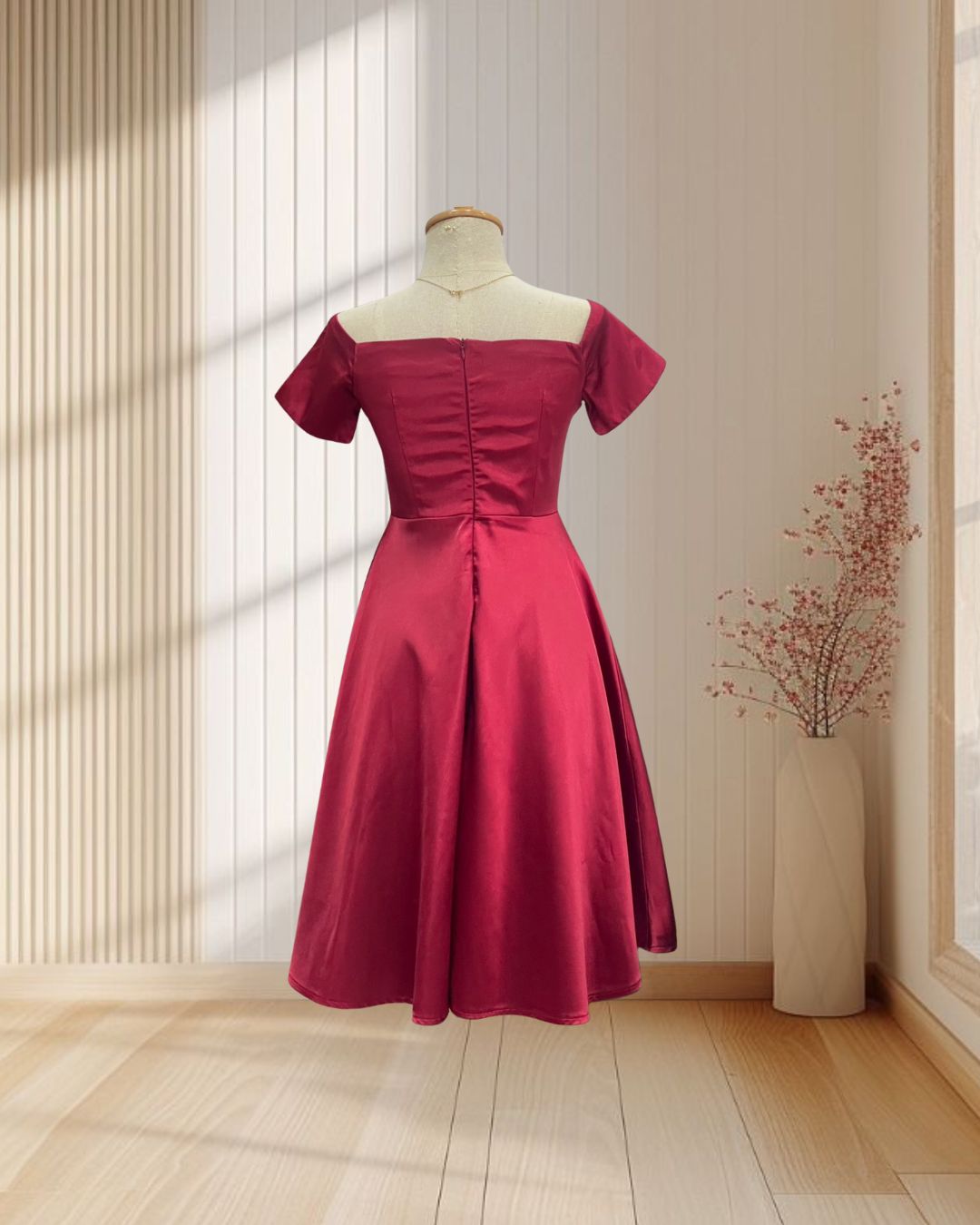 (PRE-LOVED) ราตรีสั้นสีแดง ปาดไหล่ มีแขน ผ้าเงา ไซส์ S