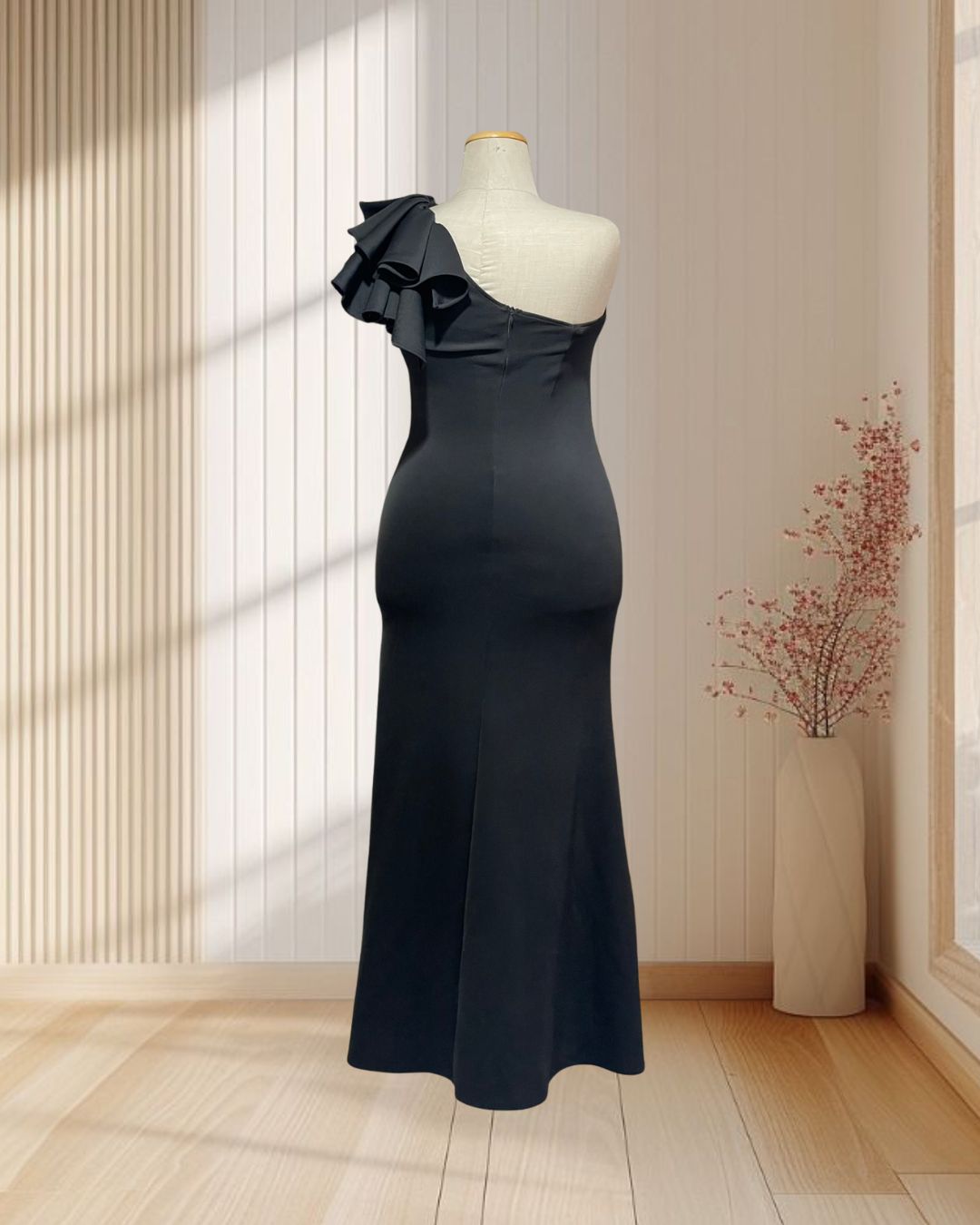 (PRE-LOVED) ราตรียาวสีดำ บ่าเฉียงระบาย ผ้ายืด ไซส์ 2XL