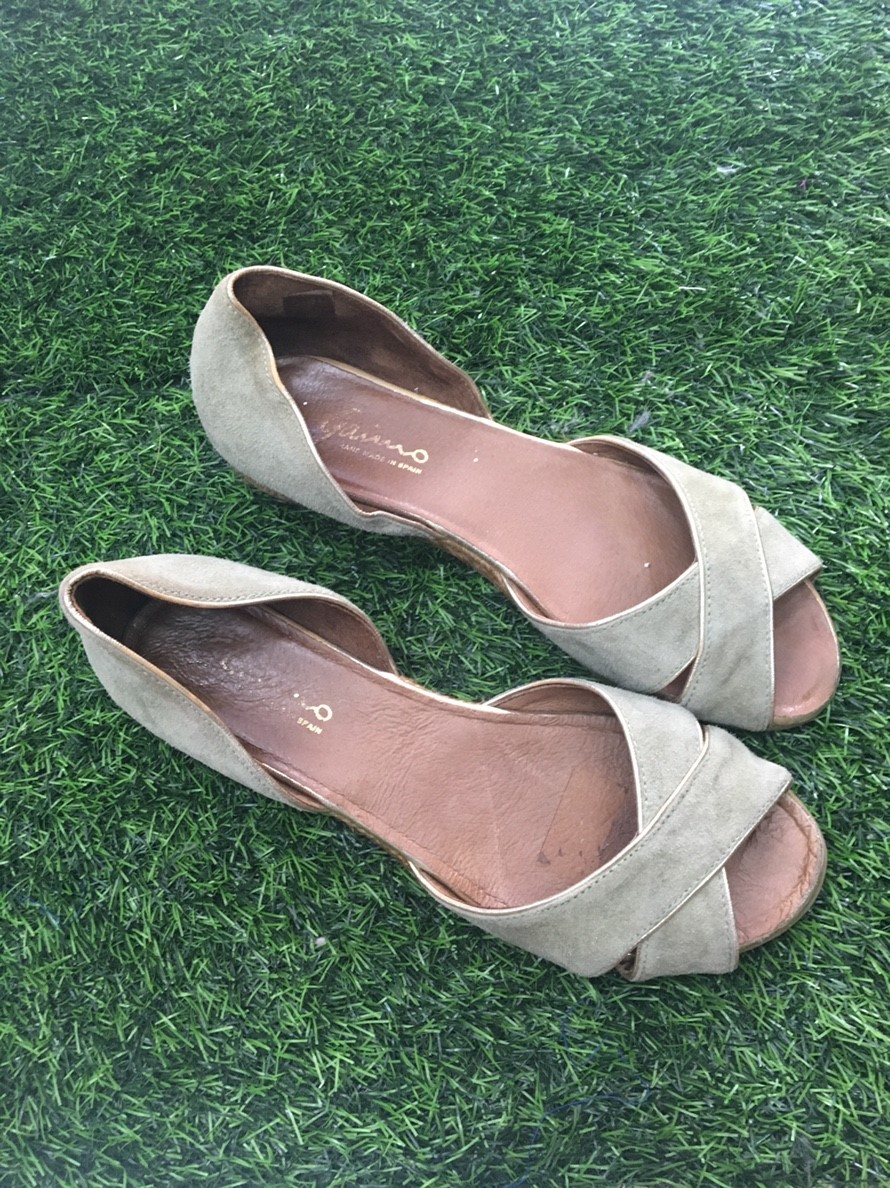 รองเท้าสีเขียวขี้ม้า 41