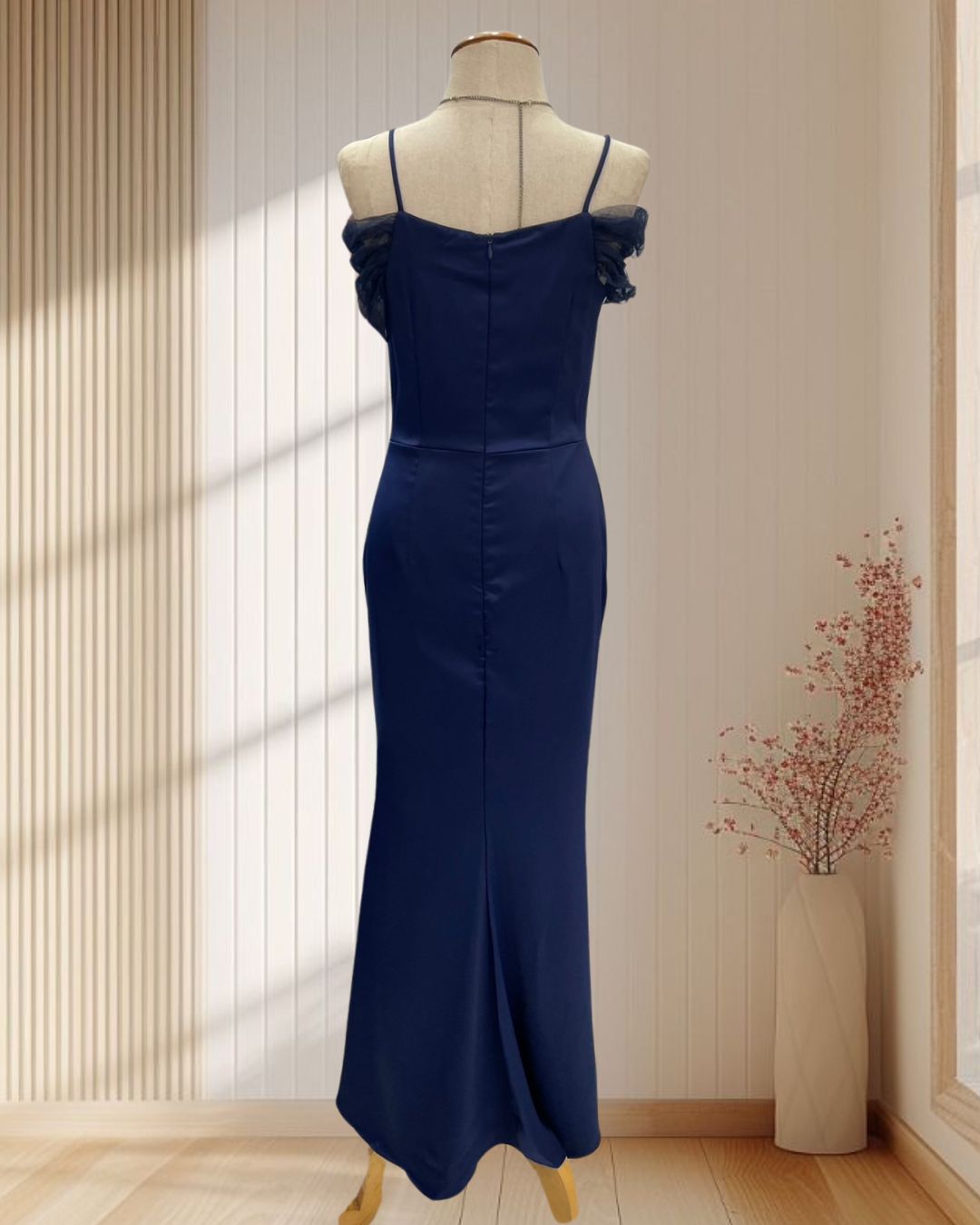 (Pre-Loved) ราตรียาวสีกรม สายเดี๋ยว แต่งแขนผ้ามุ้งเริดๆ ไซส์ L