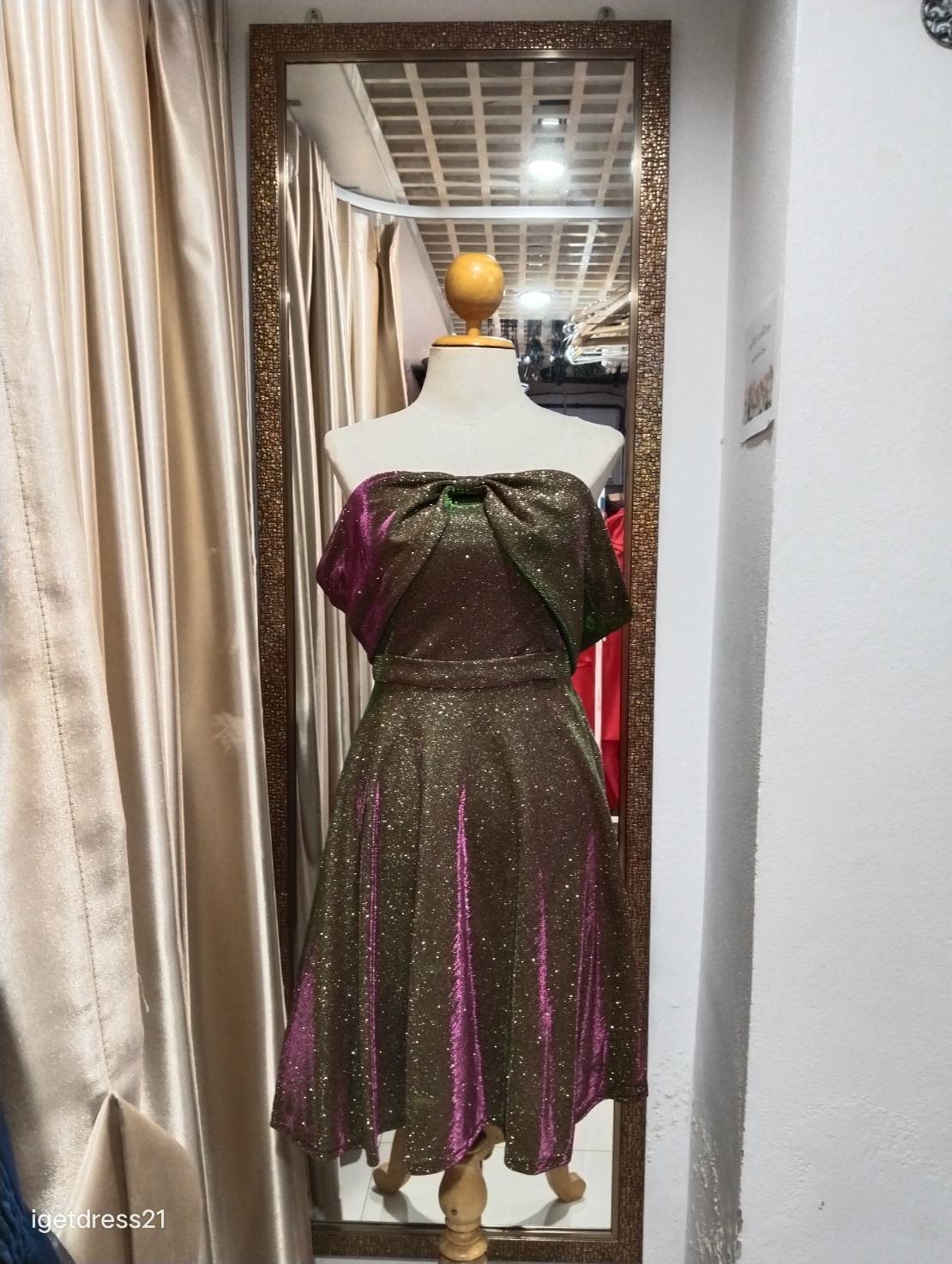 (PRE-LOVED) ราตรีสั้นกลิตเตอร์ปาดไหล่สม็อคหลัง F มือ2