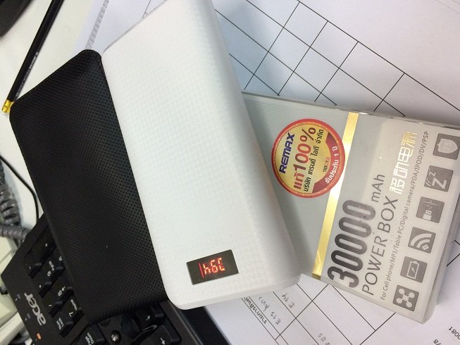 PowerBank 30000mAh REMAX แท้100% สีขาว/ดำ ให้เลือก สำหรับสำรองชาร์จ iPhone, ซัมซุง, Android แท็บเล็ต