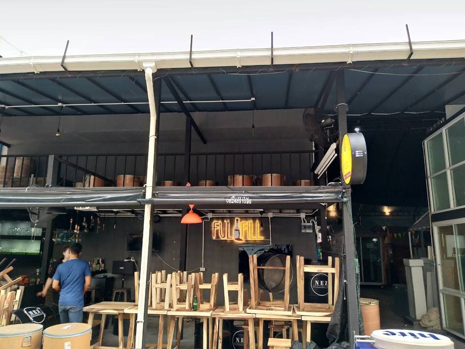 ป้ายอักษรโลหะยกขอบ ร้าน#fulfill ติดไฟออกหลัง