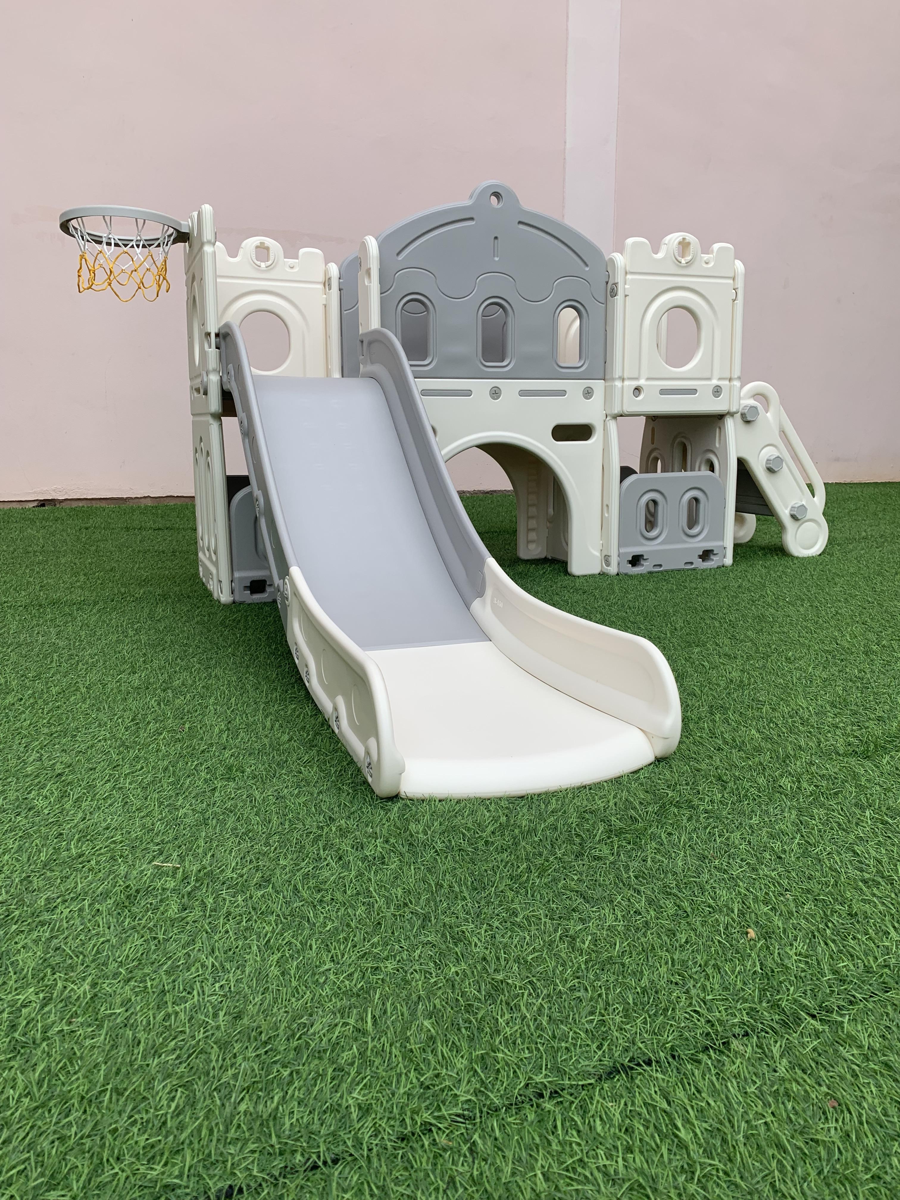 สะพานหนูน้อย และสไลเดอร์สีขาว