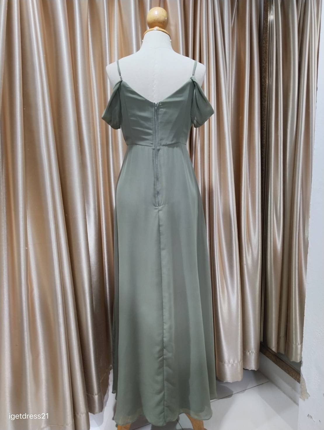 (PRE-LOVED) ชุดราตรียาวชีฟองสีเขียวมัทชะ โอบแขน M