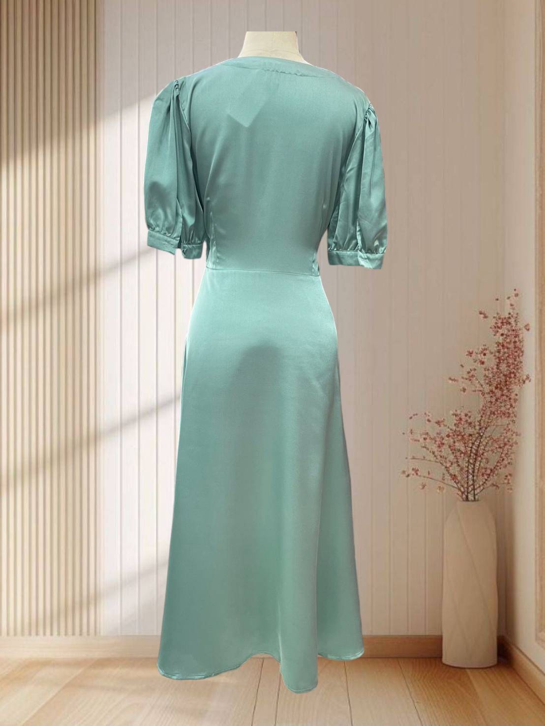 (PRE-LOVED) ราตรีกระโปรง 3 ส่วน สีเขียวมิ้นท์แขนตุ๊กตา ผ้าซาตินพรีเมียม ไซส์ M