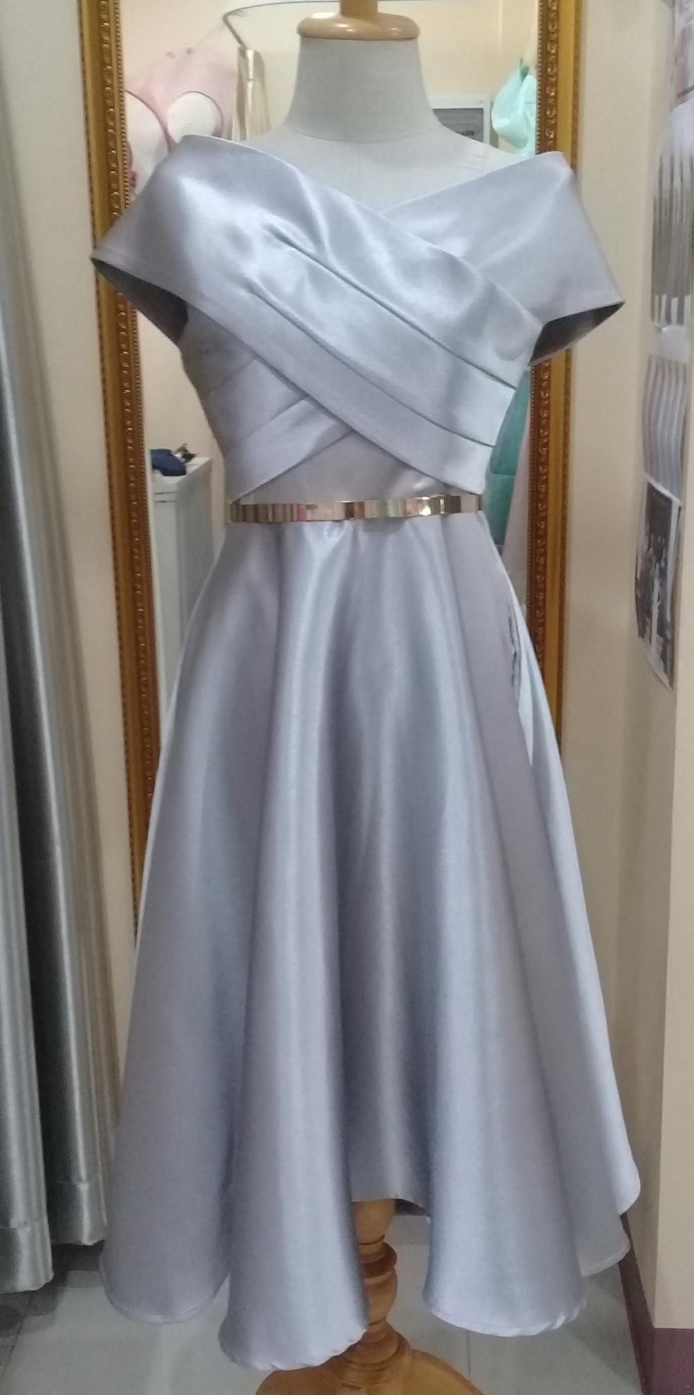 (PRE-LOVED) ชุดราตรีสั้นmaxiเทา ไหล้ไขว้กระโปรงบาน(L)