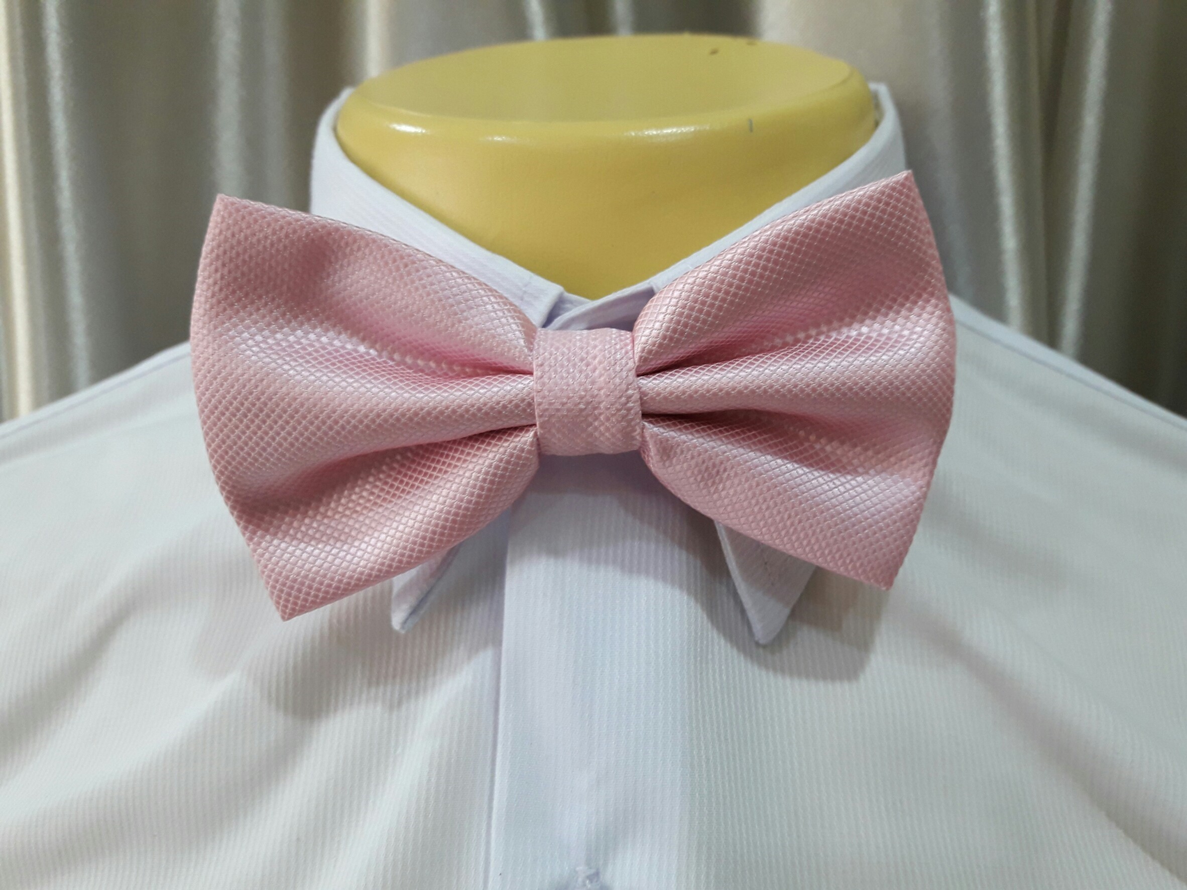 โบว์ผู้ชายสีชมพูอ่อน