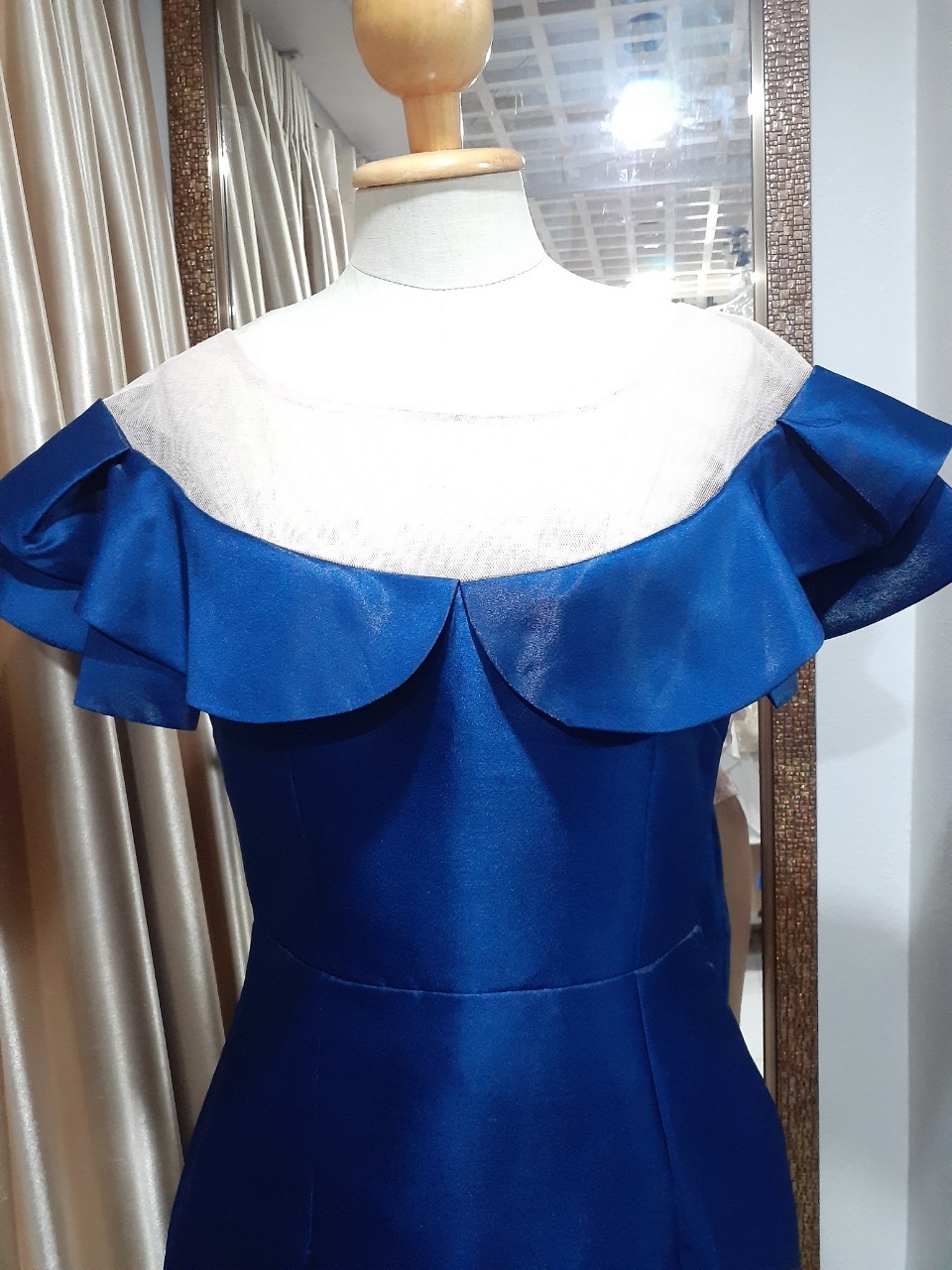 (PRE-LOVED) ชุดราตรีสั้นสีกรมอกซีทรู ปกระบายกระโปรงทรงสอบ (M)