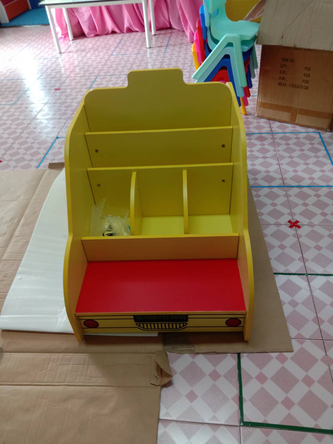 ชั้นวางหนังสือรถแท็กซี่ ชั้นวางของรูปรถ