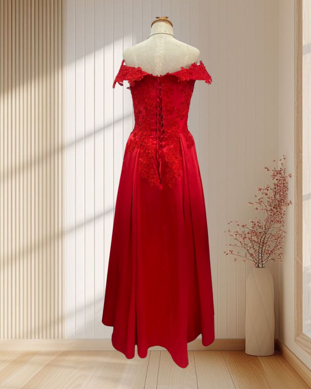 (PRE-LOVED) ราตรีแดงปาดไหล่ ผ้าหนา เจ้าหญิง