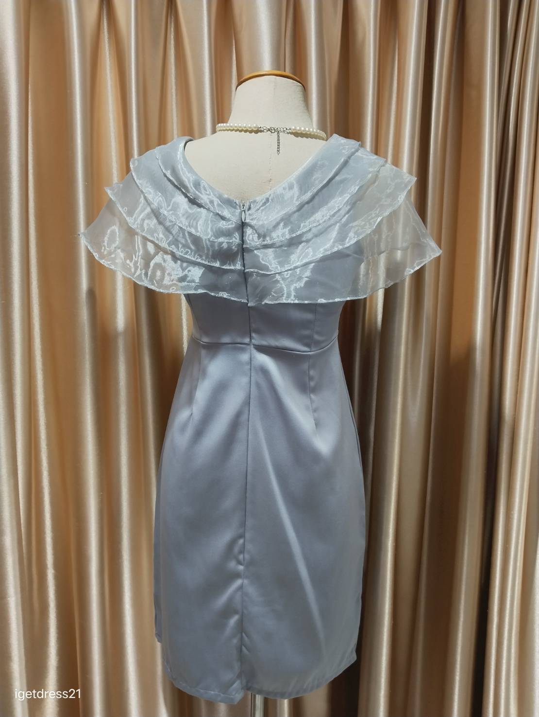 (PRE-LOVED) ชุดราตรีสั้นสีเทาปกผ้าแก้ว 3 ชั้น (S) มือ2