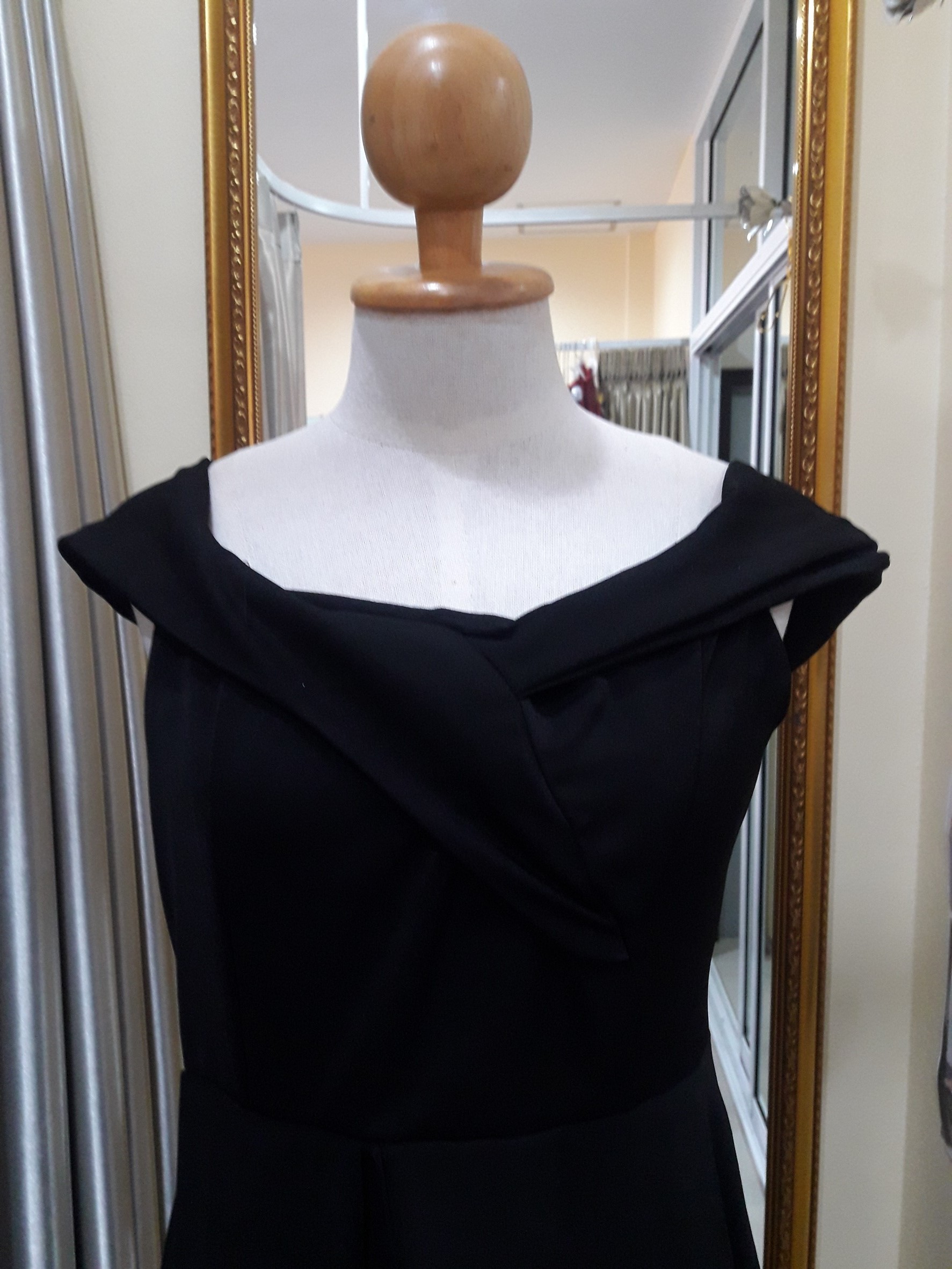 (PRE-LOVED) ชุดราตรียาวสีดำ ปาดไหล่ผ้าชีฟอง(S) มือ2