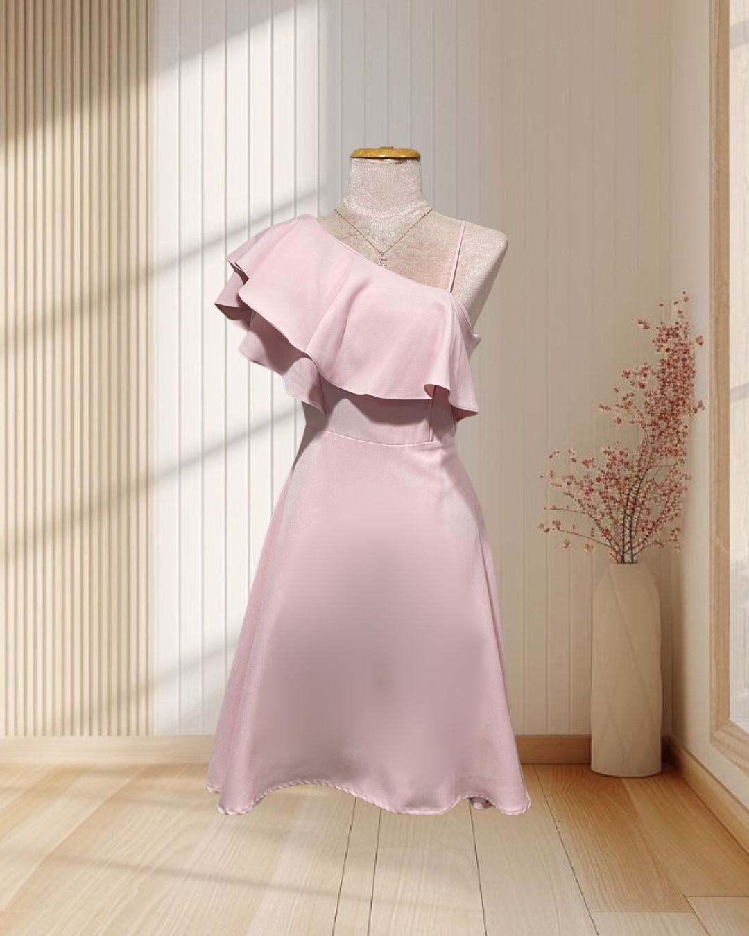 (PRE-LOVED) ราตรีสั้นสีชมพู บ่าเฉียง แขนระบาย กระโปรงบาน ไซส์ M