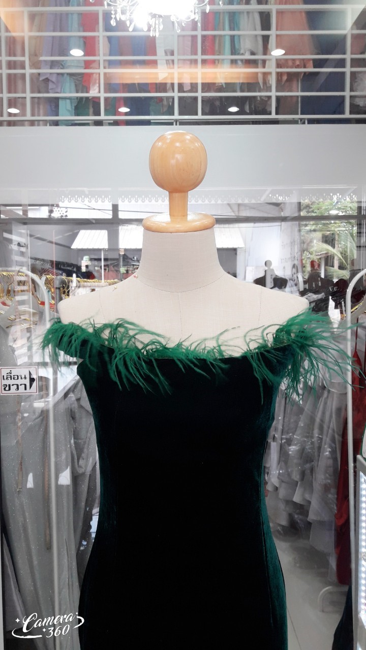 (PRE-LOVED) ราตรียาวสีเขียวกำมะหยี่ขน (อก34 เอว30 สะโพก38)