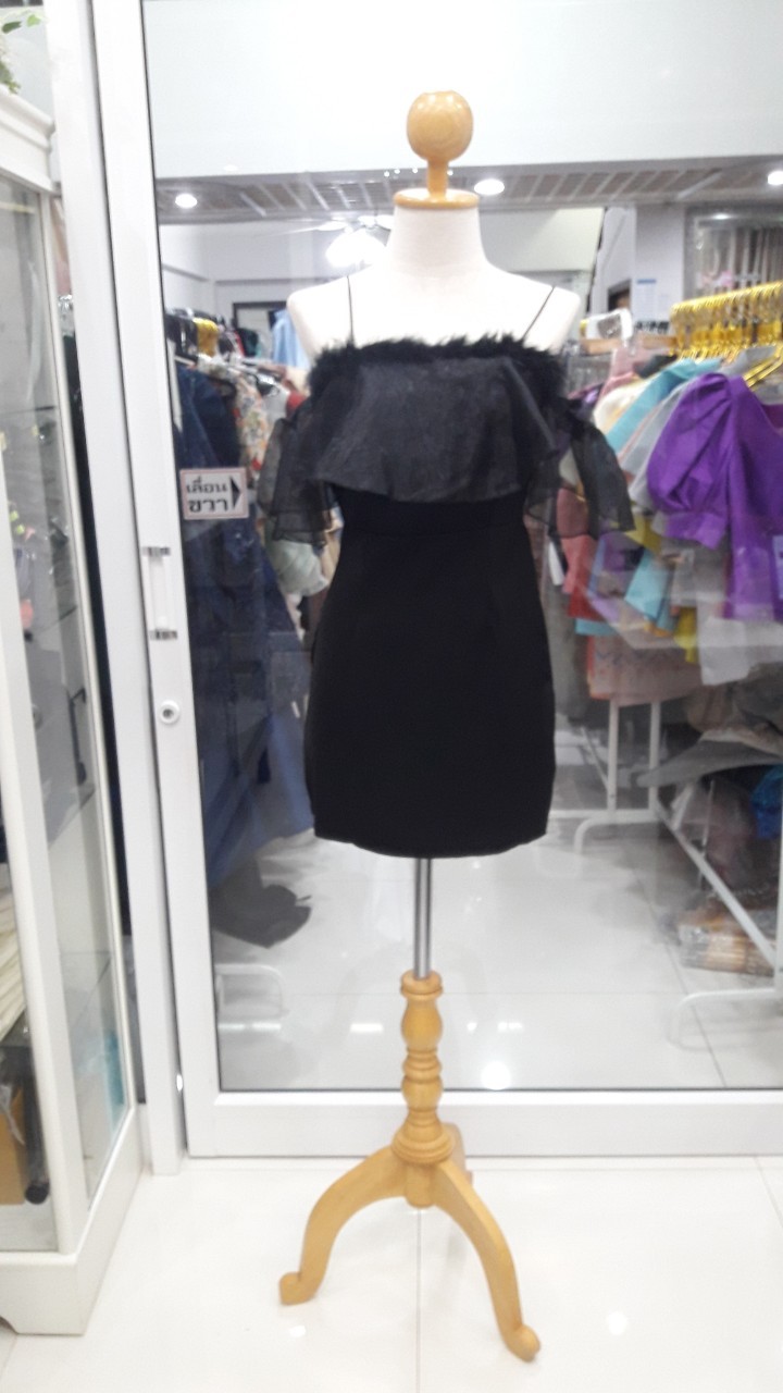 เดรสสีดำสั้นผ้าแก้วขนนก (M)