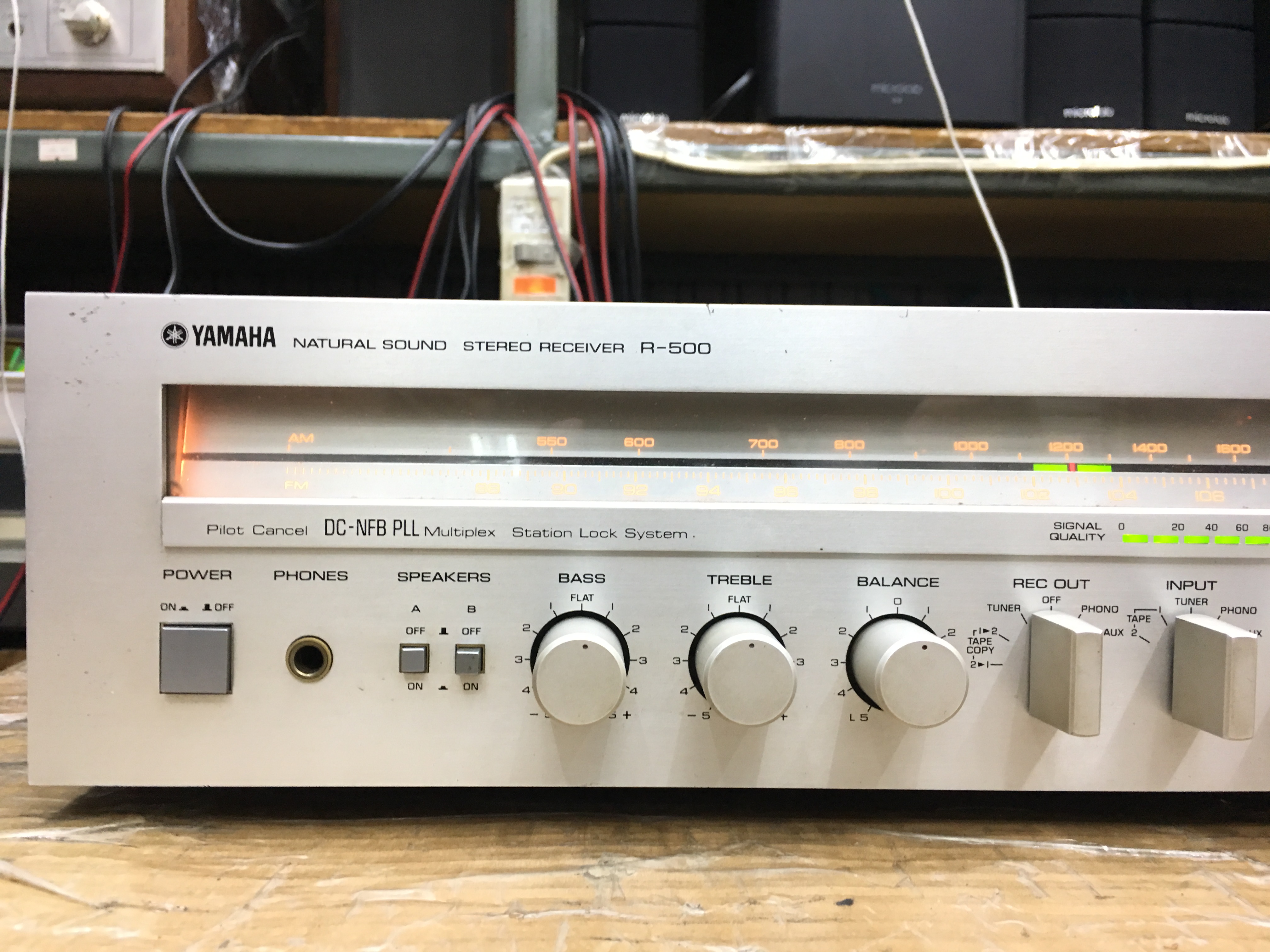 Yamaha R-500 AM/FM Stereo Receiver