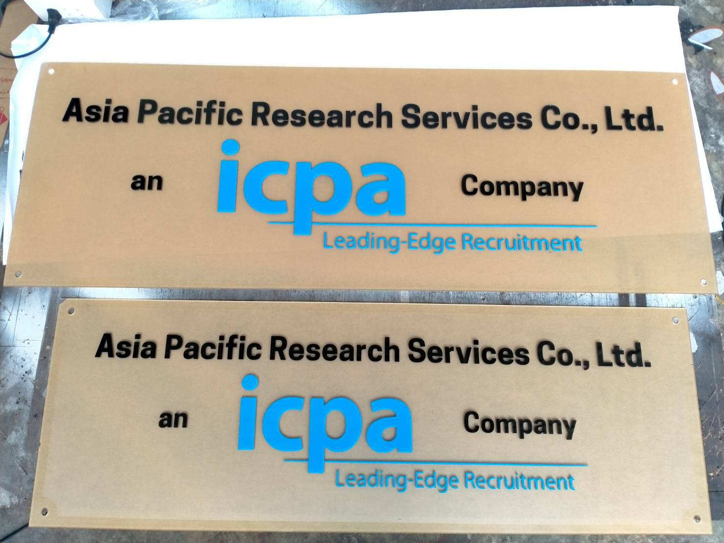 ป้ายอะคริลิคใส ติดสติ๊กเกอร์ไดคัท - ป้ายบริษัท icpa ติดตั้งป้ายตึกออฟฟิศ สีลม