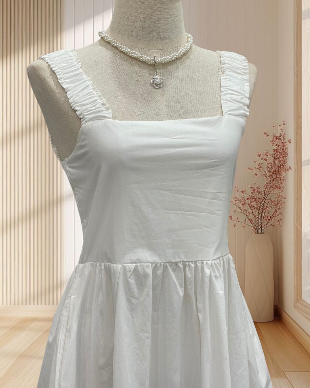 เดรสสั้นสีขาว ผ้าร่ม สายเดี่ยวใหญ่ กระโปรงบาน ไซส์ S