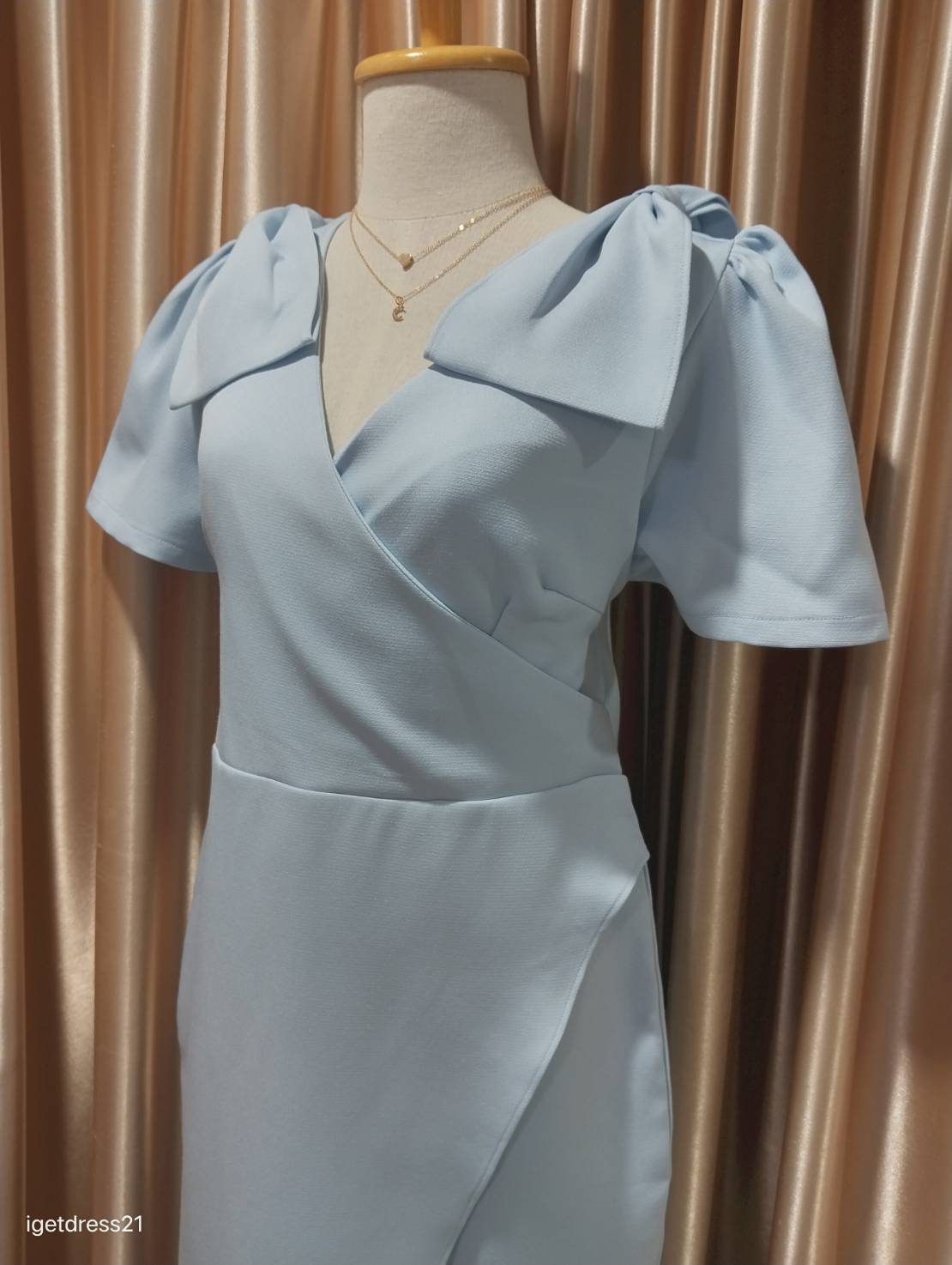 (PRE-LOVED) ชุดราตรีสั้น แขนสั้น โบว์ใหญ่ 2ข้าง ผ้าผ้ามอสเครปหนาXL