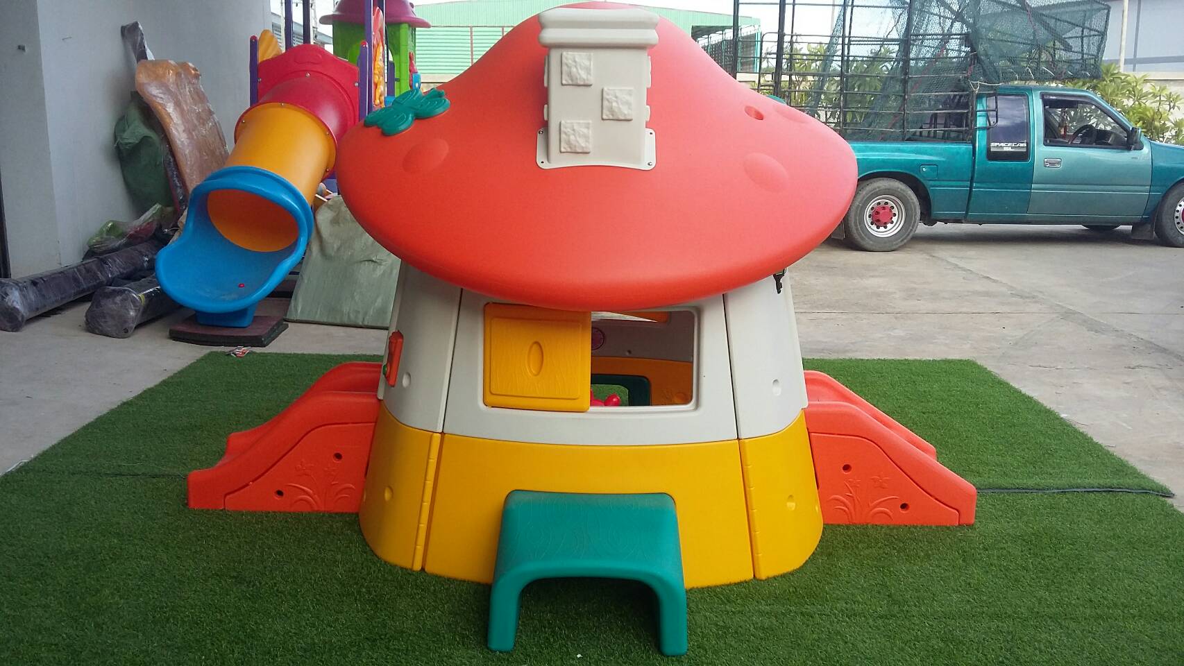 บ้านเห็ด บ้านของเล่นเด็ก รูปต้นเห็ดสีส้มสดใส