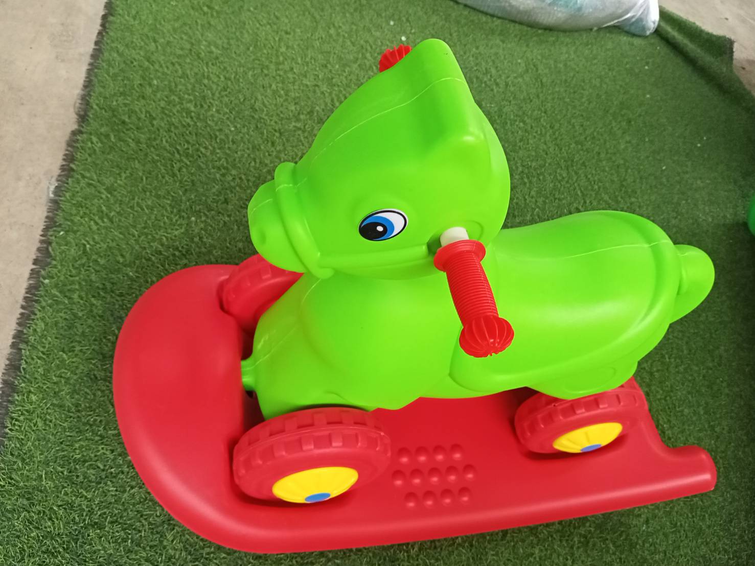 ม้ามีถาด โยกเยกม้ามีถาด