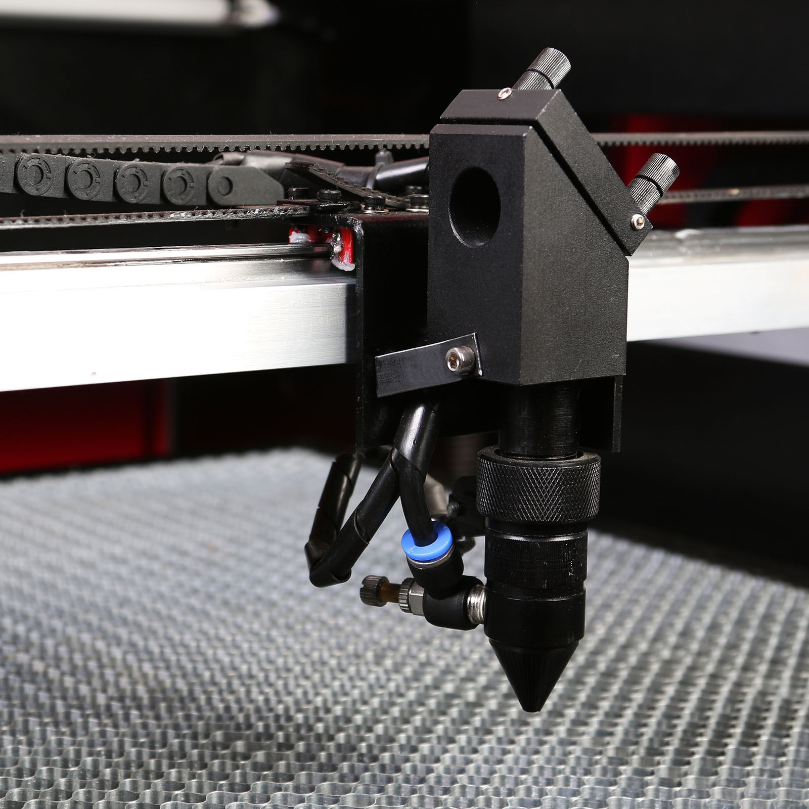 เครื่องแกะสลักด้วยแสงเรเซอร์ New System Laser Engraver/Engraving /Cutting Machine With Color Screen 700*500mm 60W CO2 Laser Tube With CE FDA