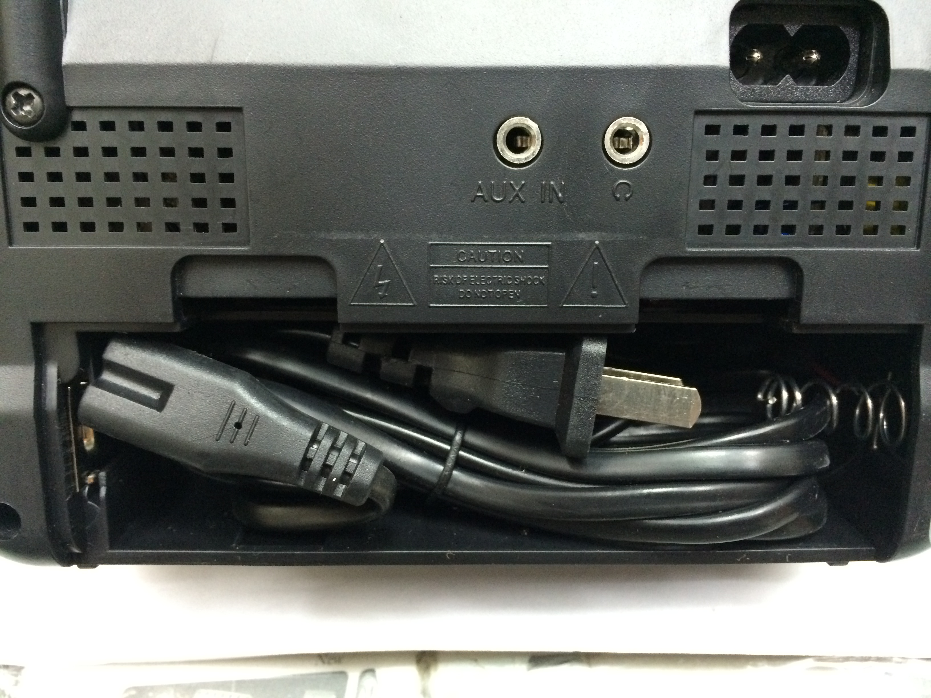 วิทยุธานินทร์ FM / AM TF-288 ตัวเล็กเสียบสายไฟได้