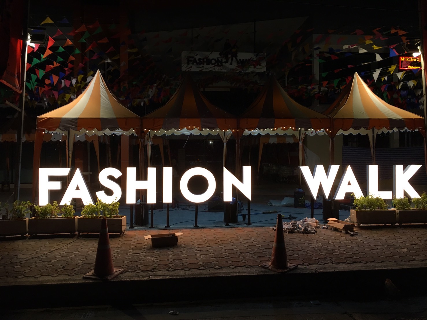 ป้ายไฟปิงปอง Fashion walk