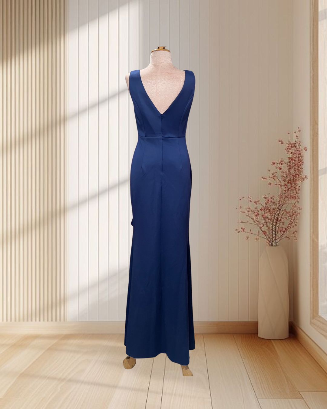 (PRE-LOVED) ราตรียาวสีน้ำเงิน แขนกุด เว้าหลังแต่งระบายหน้านาง ไซส์ M