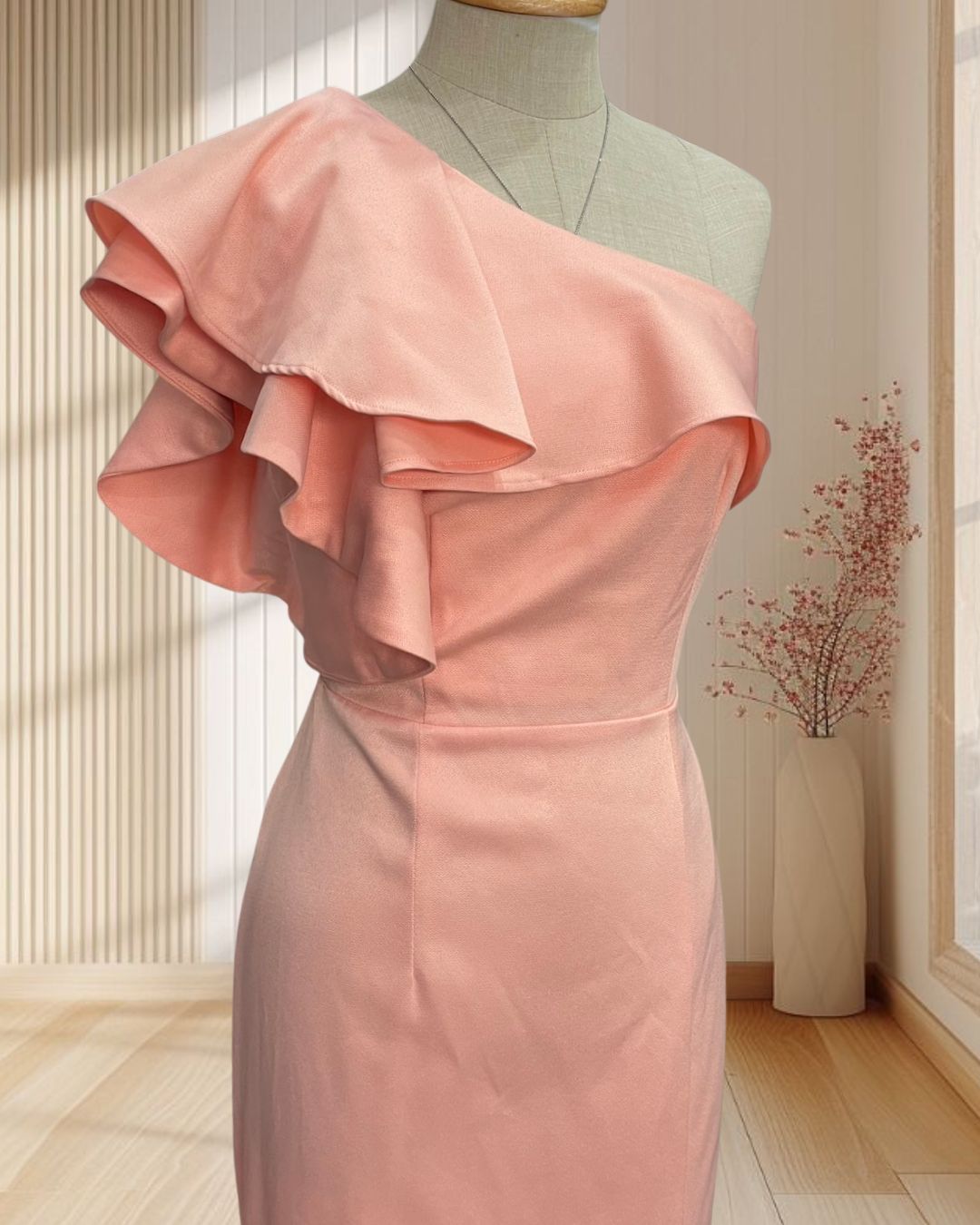 (PRE-LOVED) ราตรียาวสีส้มอ่อน บ่าเฉียงระบาย 2 ชั้น ไซส์ M