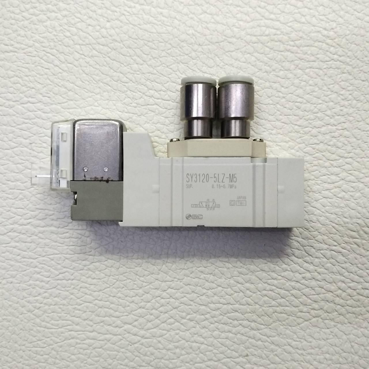 Solenoid Vaive SMC รุ่น SY3120-5LZ-M5, 5/2, 2-Position single, Coil 24Vdc (สายลม 6 มม.)